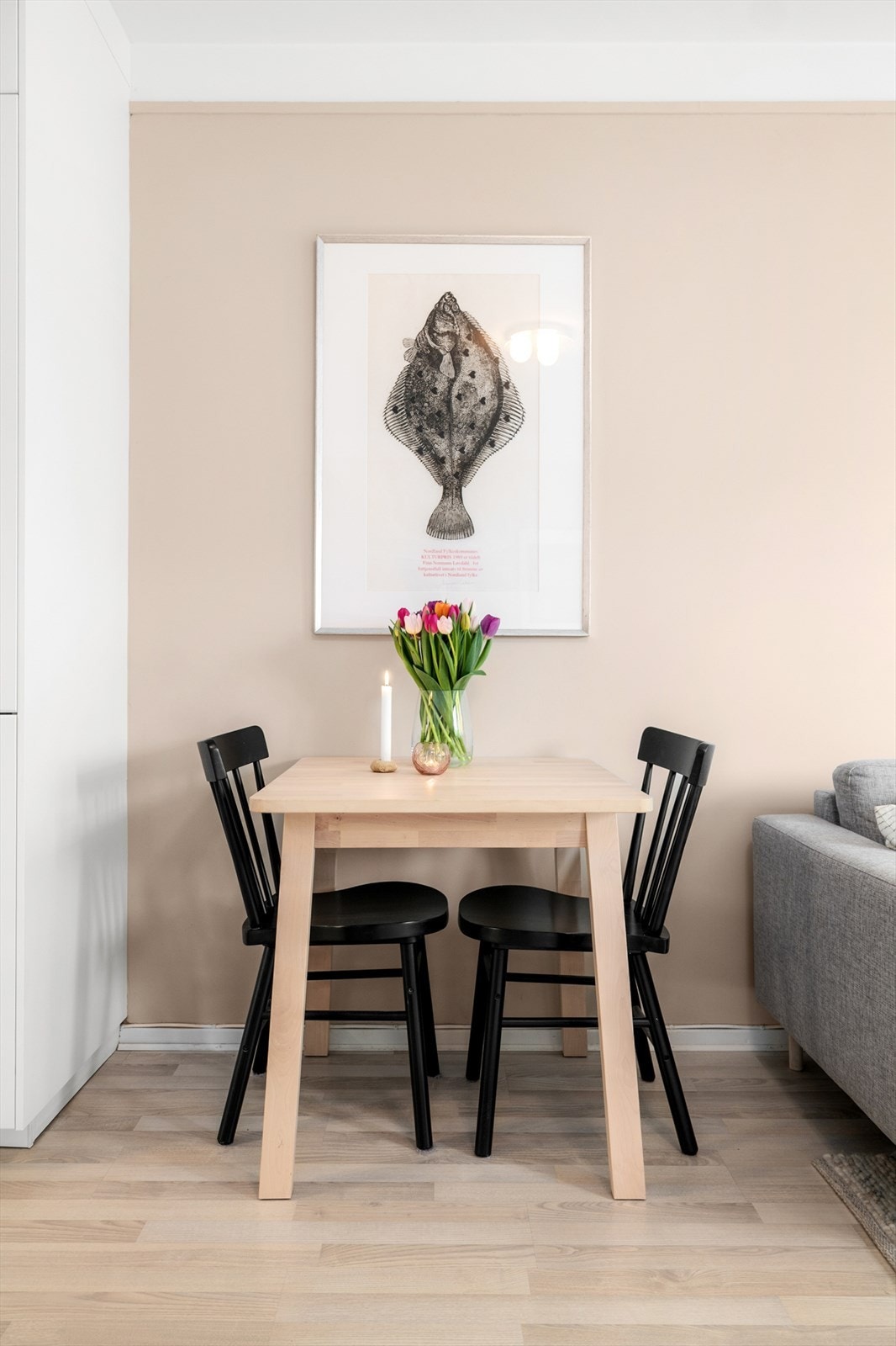 En hyggelig sone for måltider i tilknytning til kjøkkenet. Galleribilde