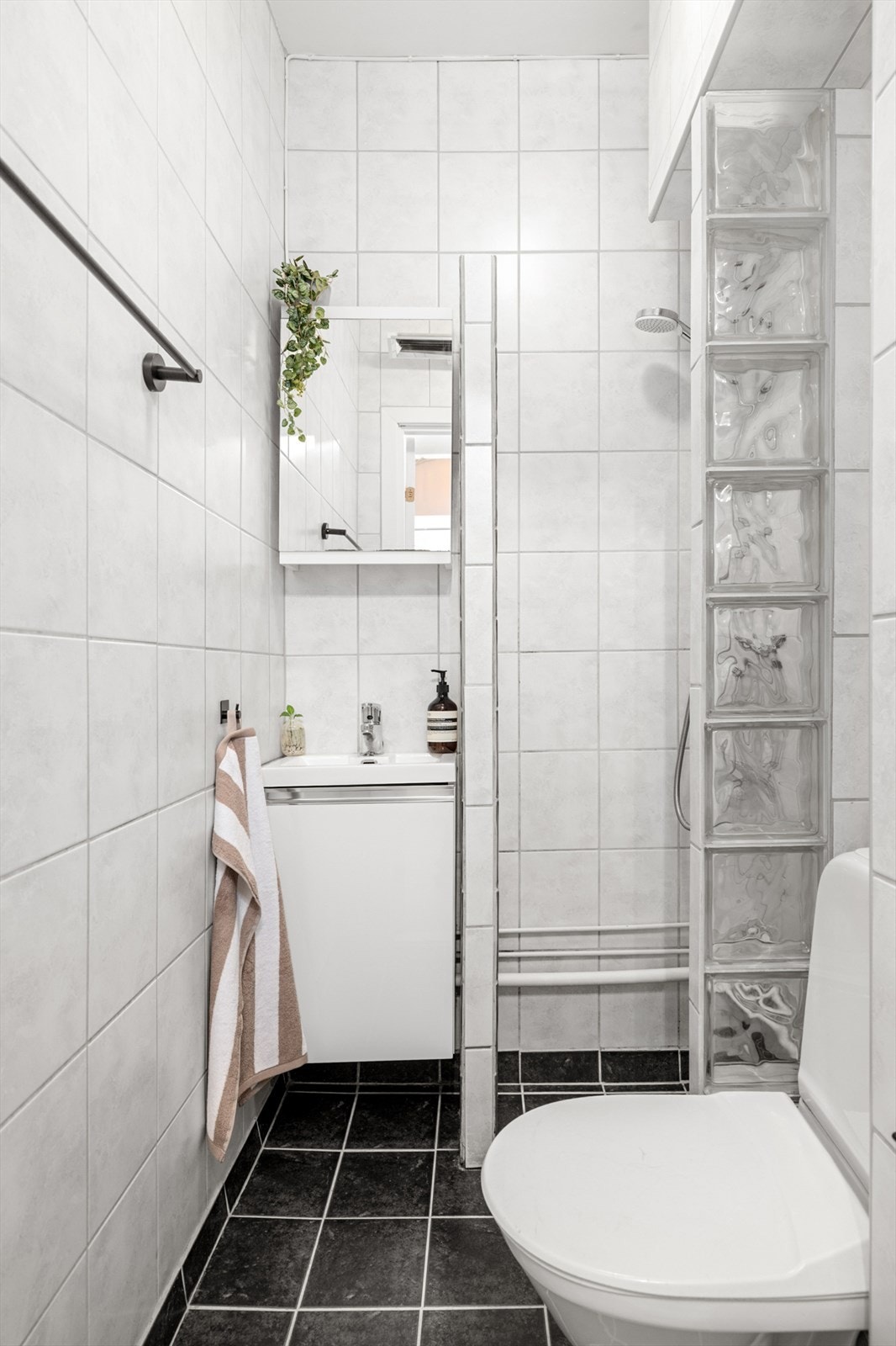 Arealeffektivitet bad med fliselagt gulv og vegger. Galleribilde