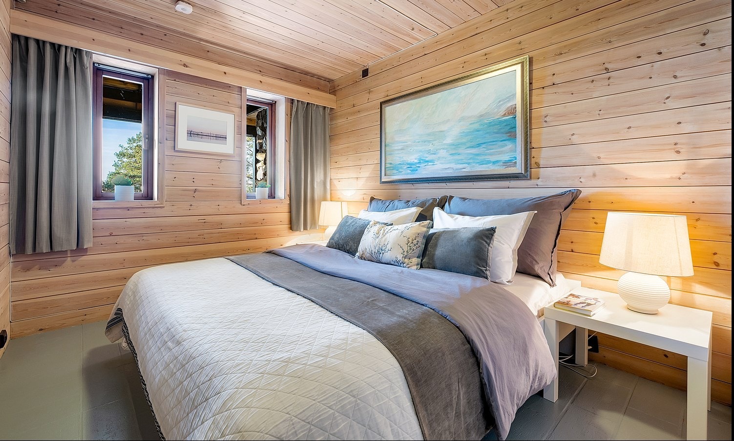 Lyst og innbydende gjesterom. Galleribilde