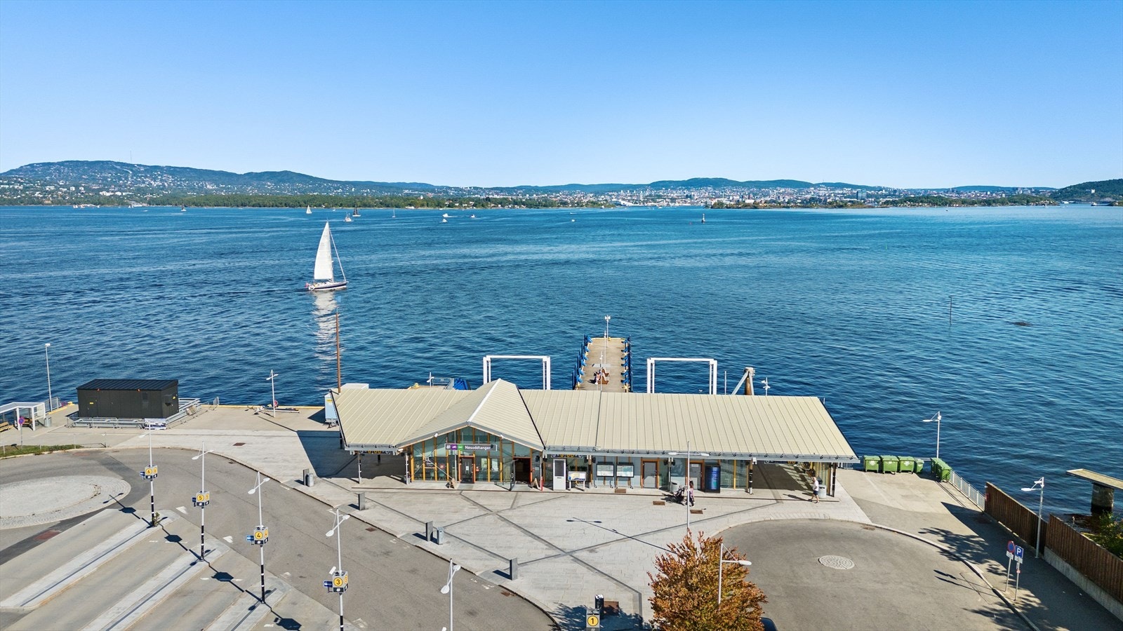 Nesoddens kollektivtransport gjør det enkelt å pendle Nesodden - Oslo. Galleribilde