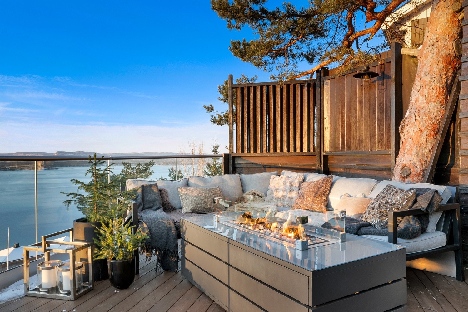 Eiendommen byr på totalt 146 kvm. med terrasser, her kan du skape ulike soner etter eget ønske. Galleribilde