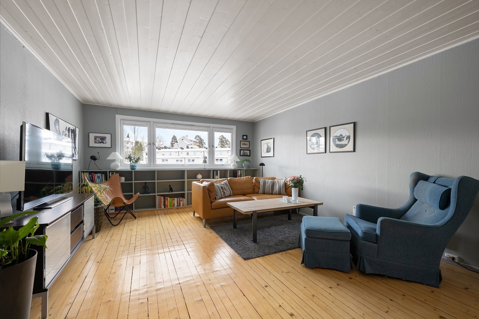 Dette er et innholdsrikt og sjarmerende rekkehus over tre plan beliggende i svært barnevennlige omgivelser. Galleribilde