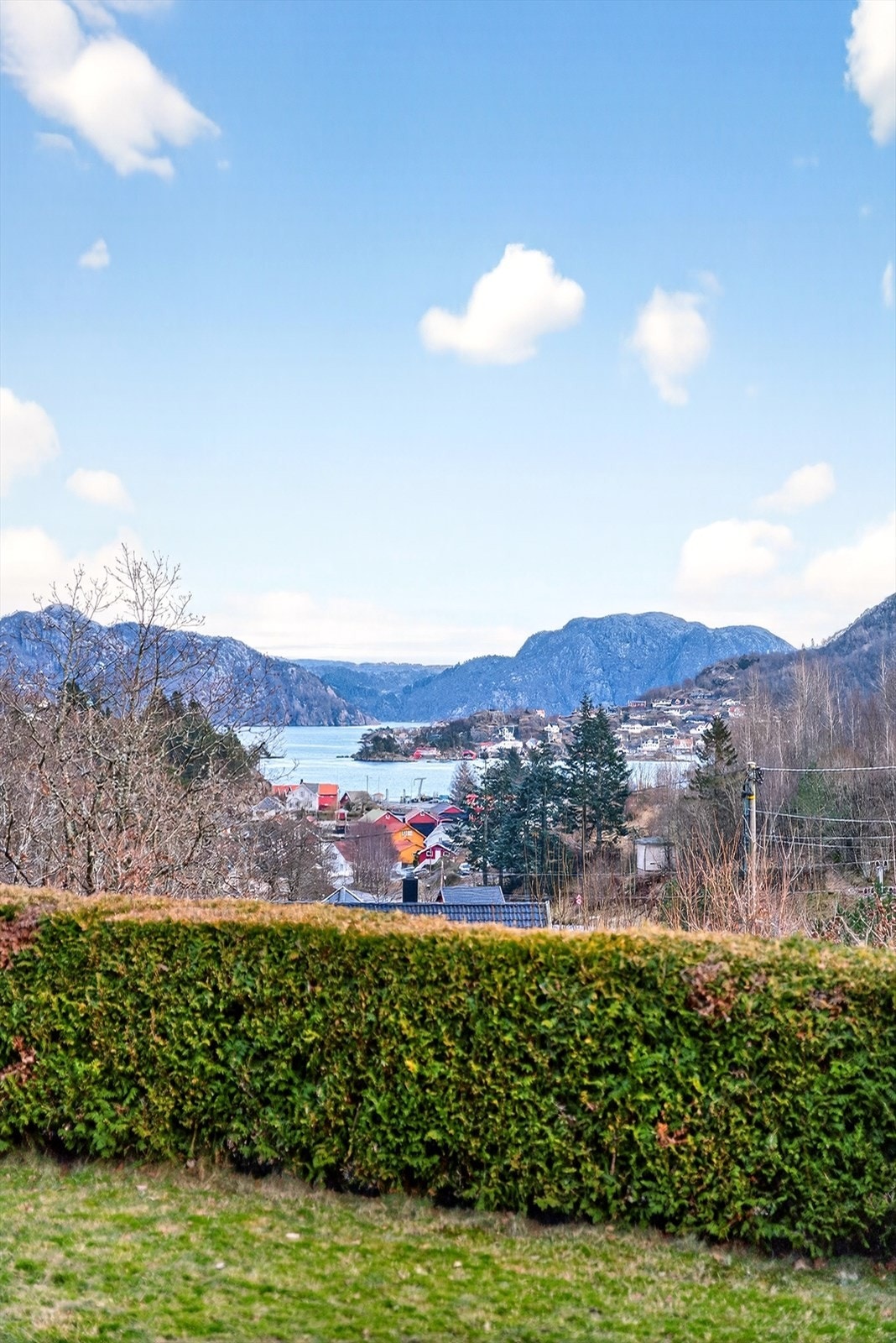 Fra eiendommen har du flott sjøutsikt! Galleribilde