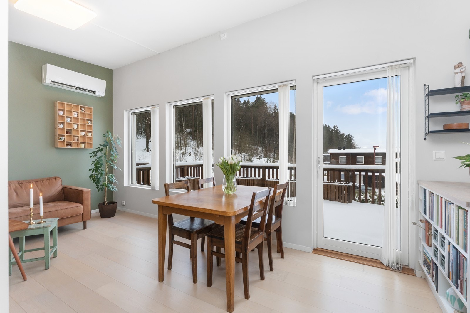 Store vinduer, så godt med lysinnslipp Galleribilde