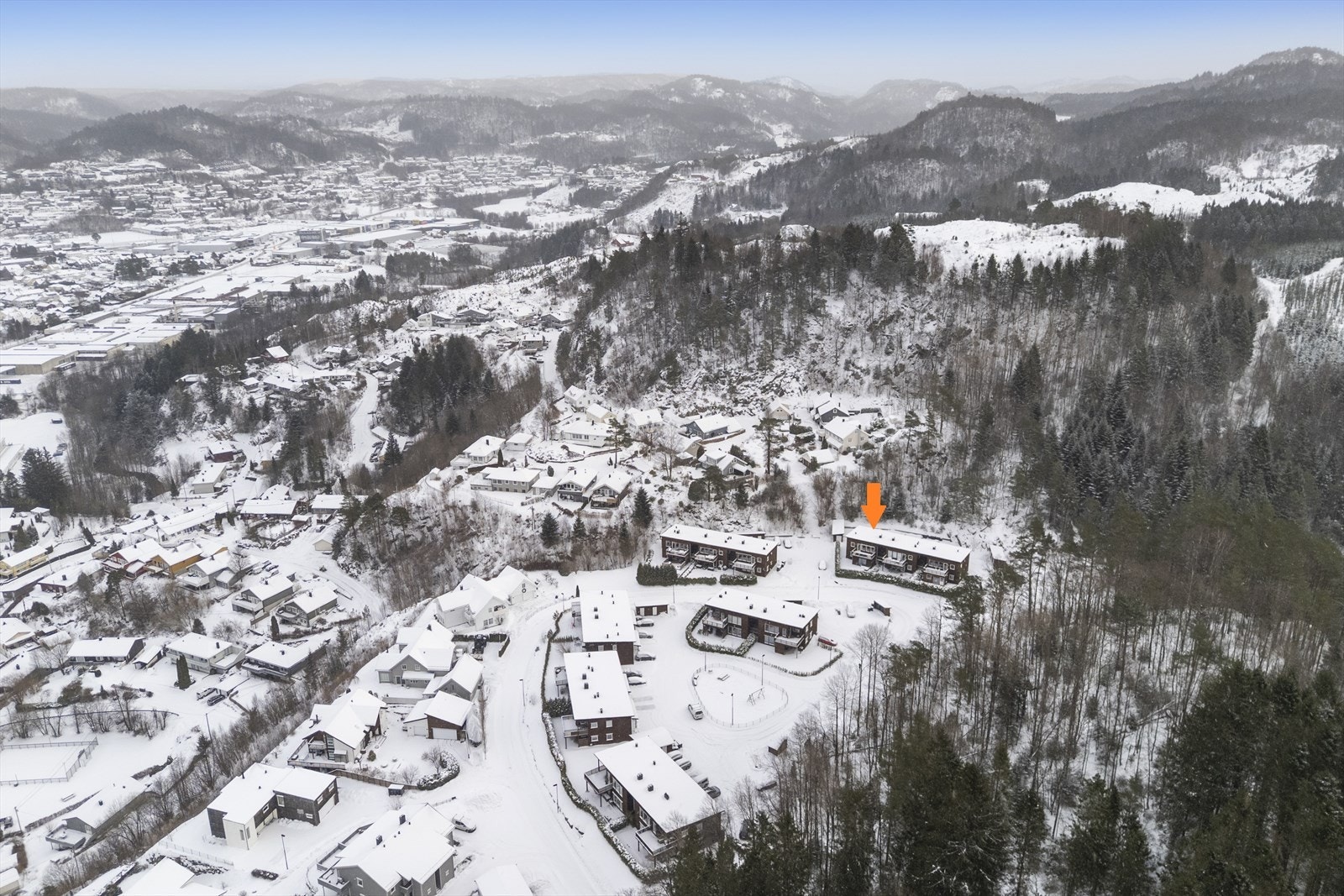 Eiendommen ligger bakerst i feltet Galleribilde