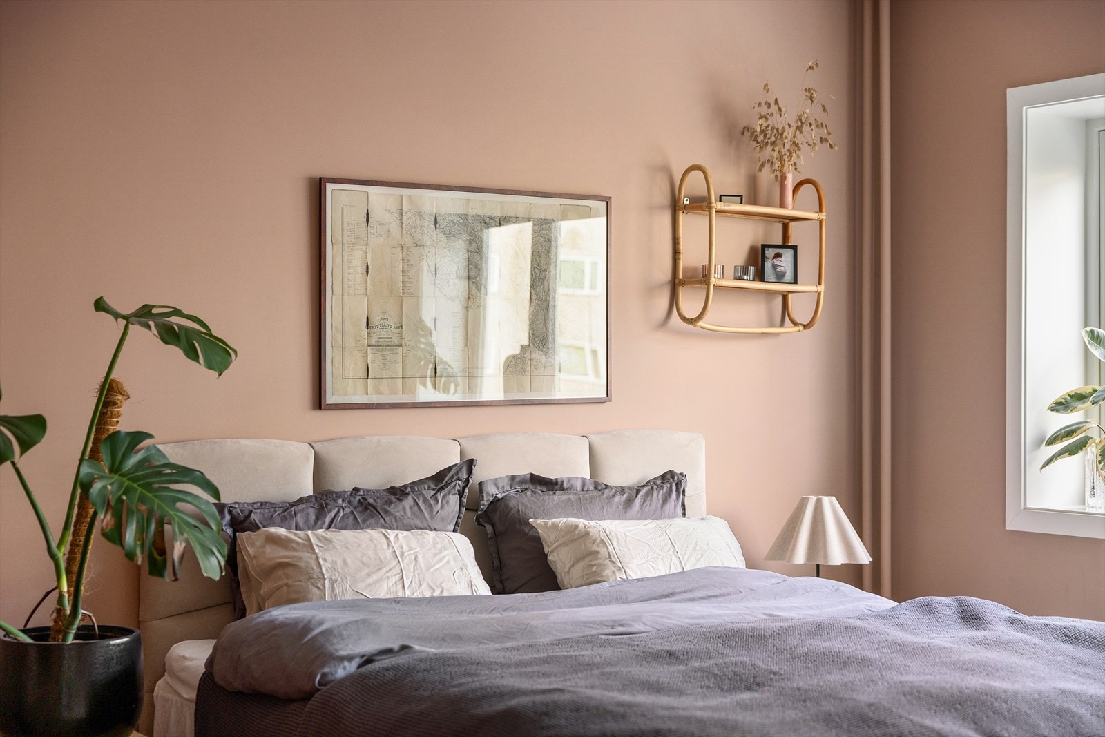 Hovedsoverommet er romslig med god plass til dobbeltseng og tilhørende møblement. Galleribilde