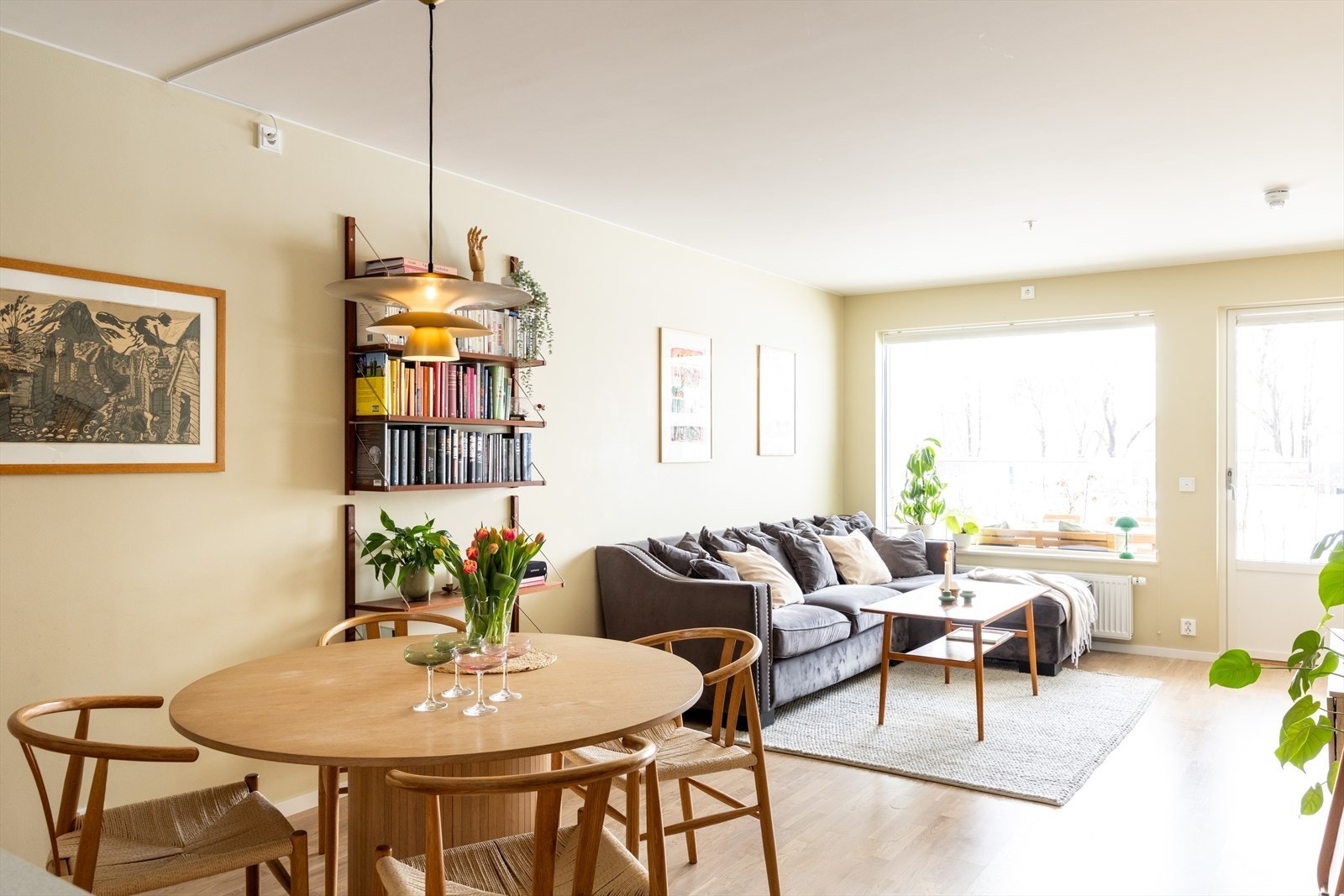 Leiligheten holder en gjennomgående god standard med moderne og tidsriktige fargevalg. Galleribilde