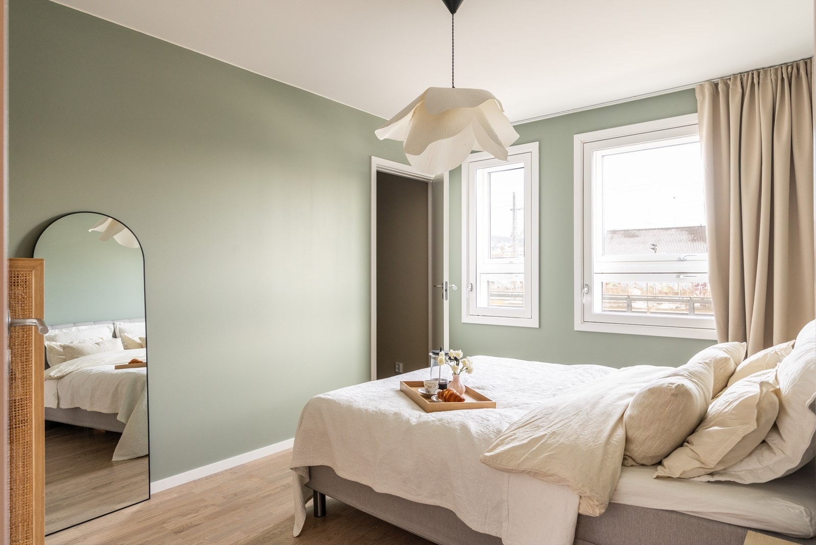 Videre er det direkte inngang til en innvendig bod som i dag blir benyttet som walk-in-closet. Galleribilde