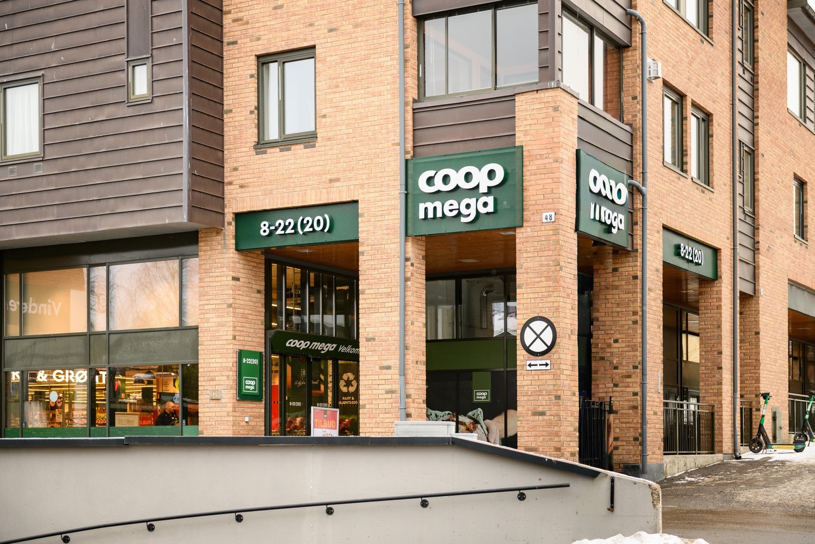 Godt servicetilbud ved Vinderen Torvet, kun få minutter fra leiligheten. Galleribilde