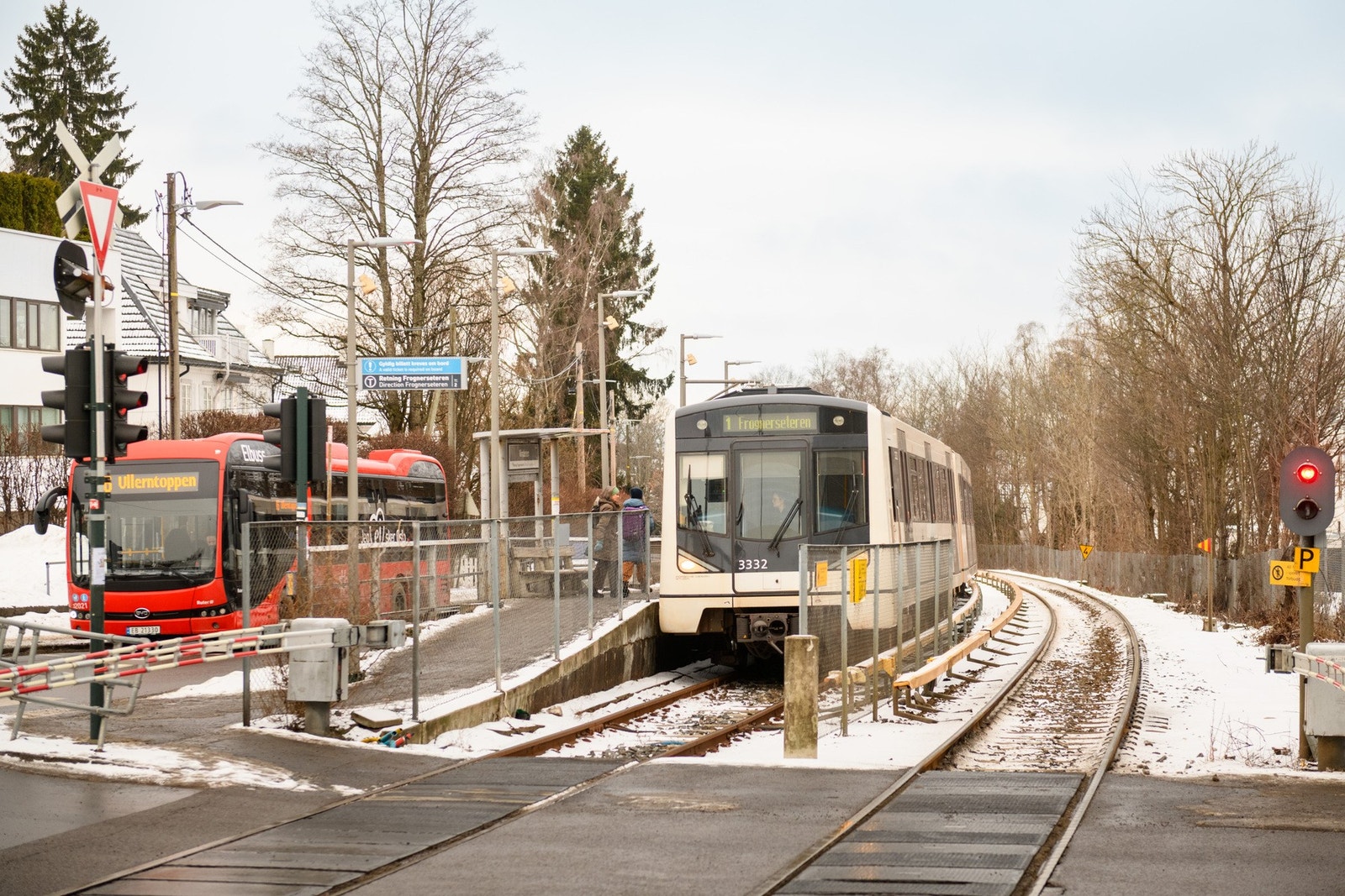 Gode kollektivmuligheter med blant annet Frognerseterbanen 5 minutter fra leiligheten. Galleribilde