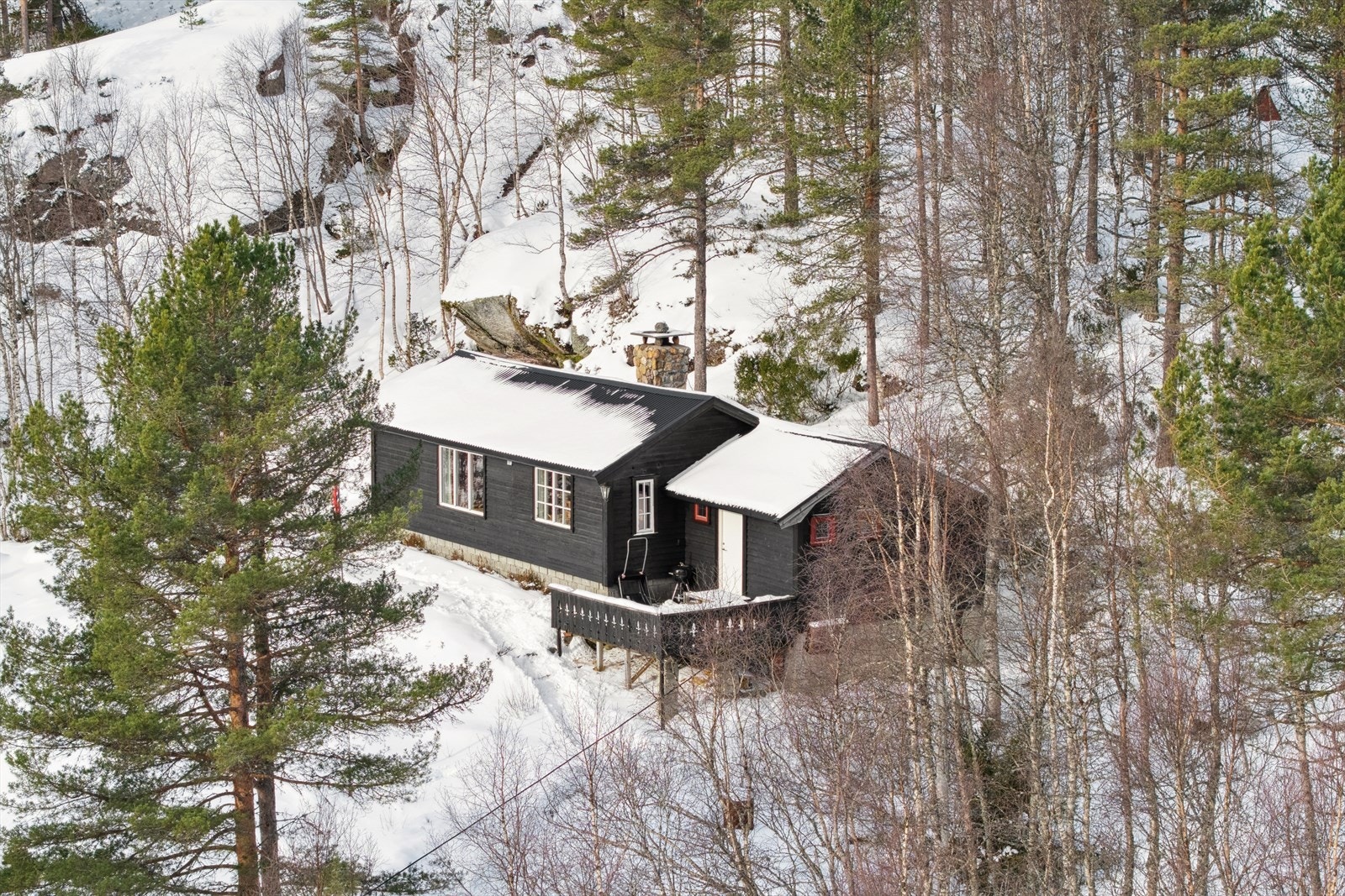 En usjenert beliggenhet omgitt av natur. Galleribilde