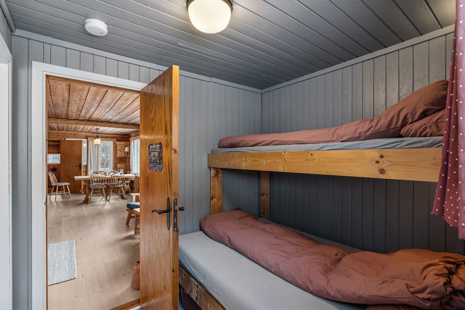 Rommet har en lys og trivelig atmosfære. Galleribilde