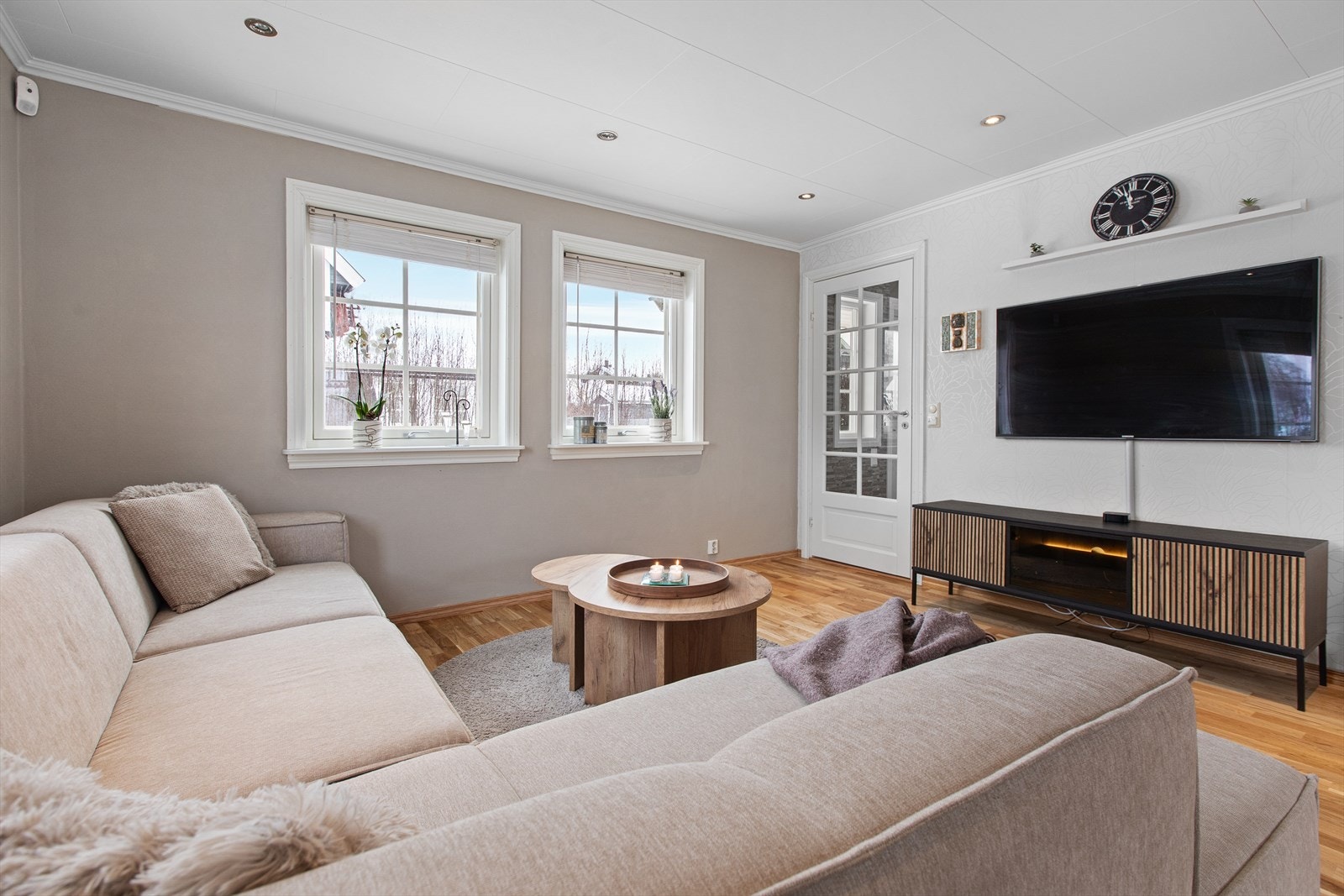 Varmekabler i stue og kjøkken. Galleribilde