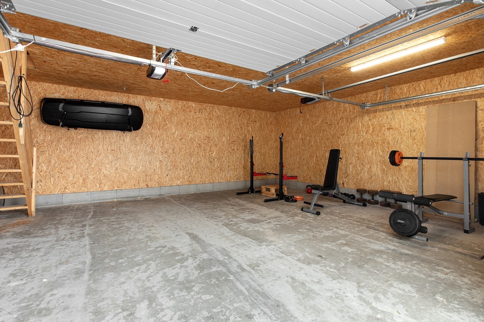 Dobbel garasje fra 2018 med loft. Galleribilde