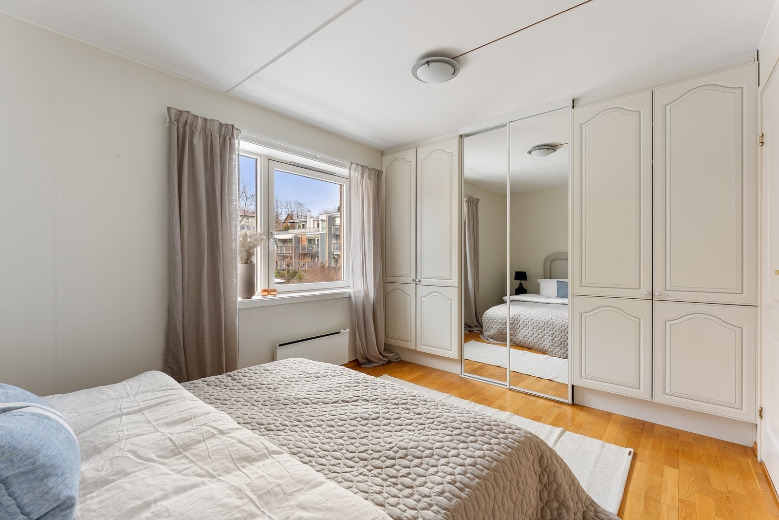 Begge soverom har godt med skapplass Galleribilde