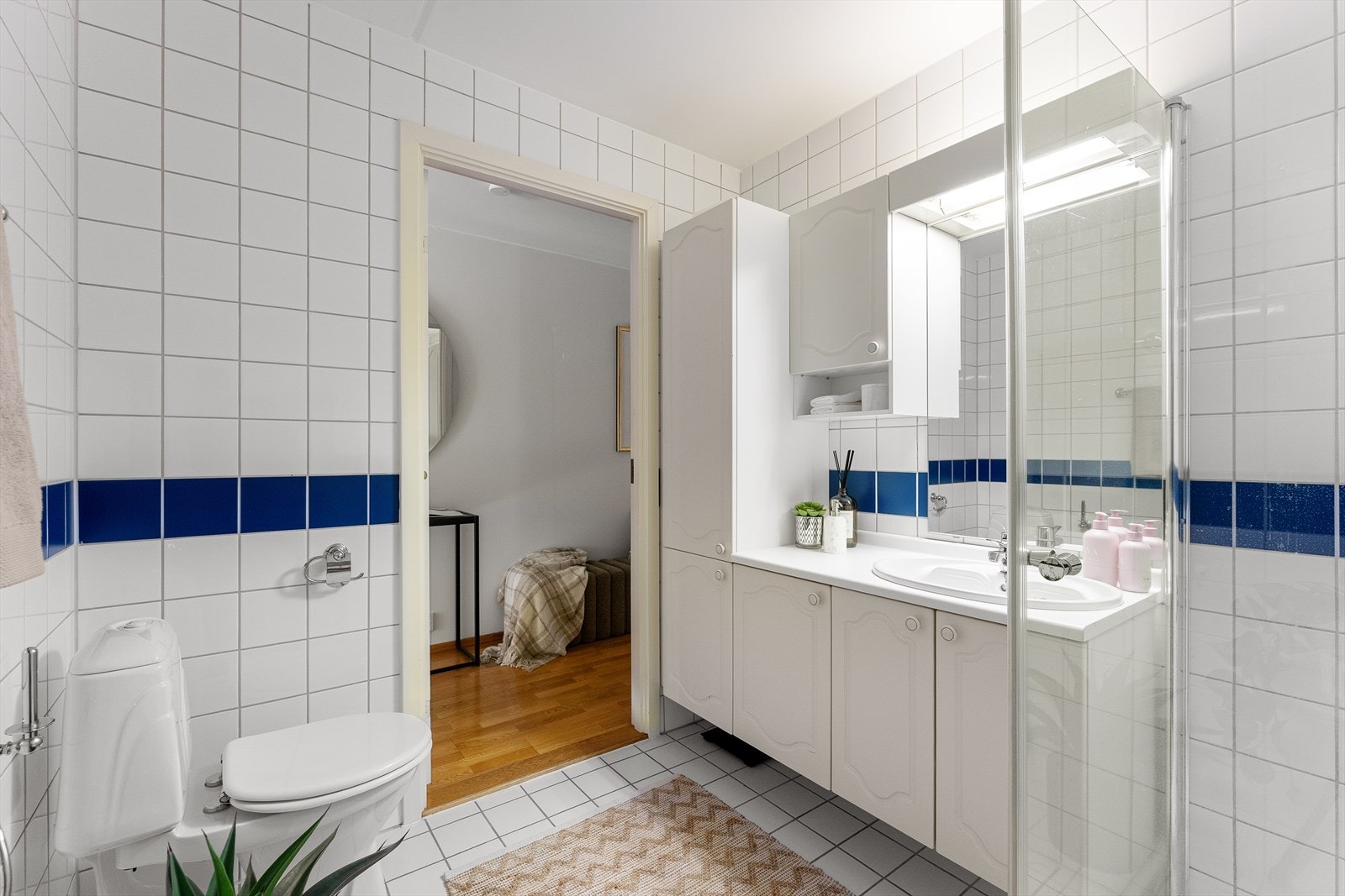 Badet har opplegg for vaskemaskin og tørketrommel Galleribilde