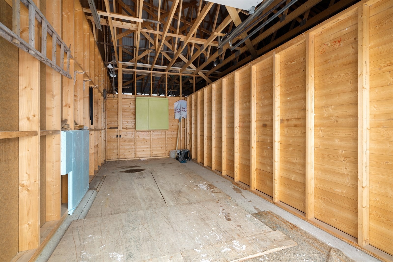 Aksjen kan kjøpes utenom etter nærmere avtale med selger. Denne aksjen er ikke inkludert i handelen, og eventuell overdragelse av aksjen er ikke en del av meglers salgsoppdrag. Galleribilde