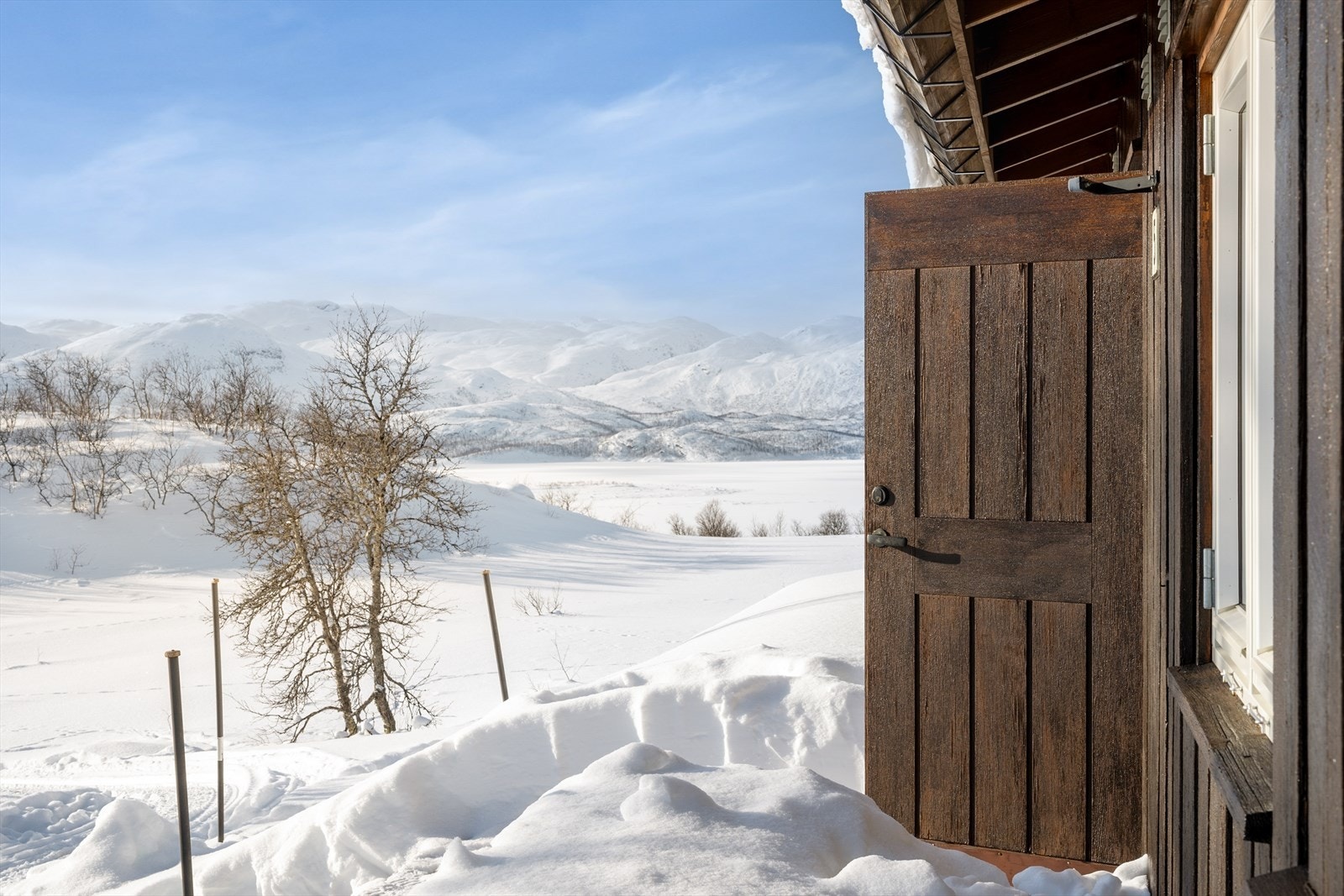 Her har du fantastisk høyfjellsterreng og Møsvatn rett i nærheten - et område perfekt for fotturer, bærplukking, skiturer og padling! Galleribilde
