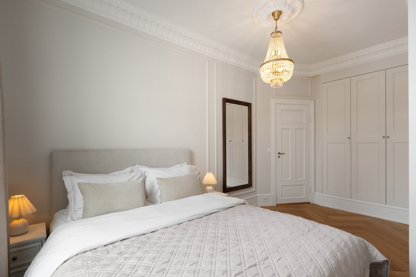 Boligen har to lyse og innbydende soverom med gode bruks og oppbevaringsmuligheter. Galleribilde