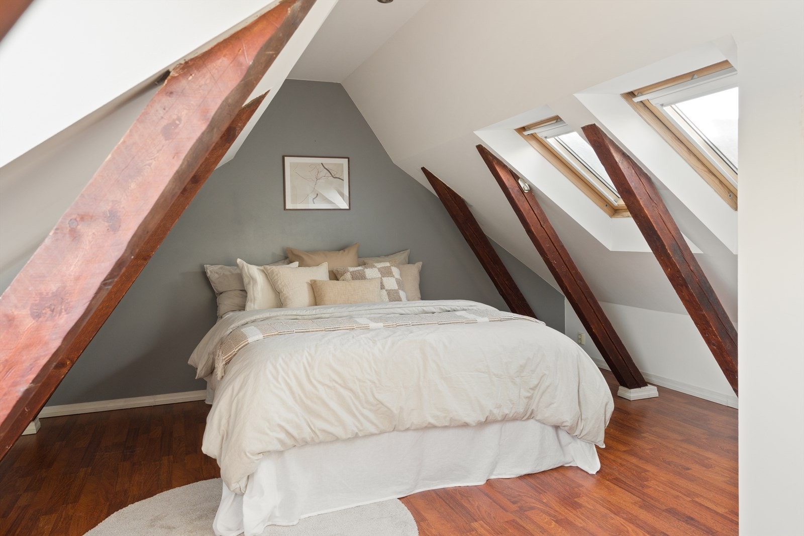 Legg merke til de store vindusflatene som sørger for godt med lysinnslipp Galleribilde