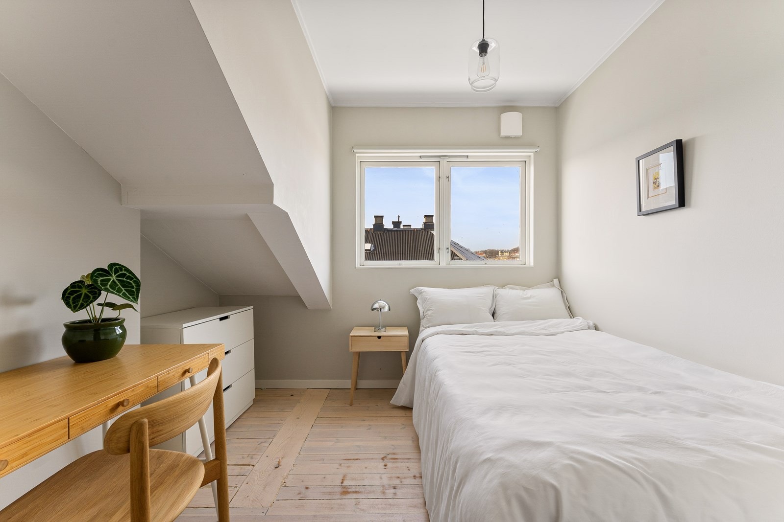 Leiligheten har en praktisk og familievennlig planløsning med to soverom. Galleribilde