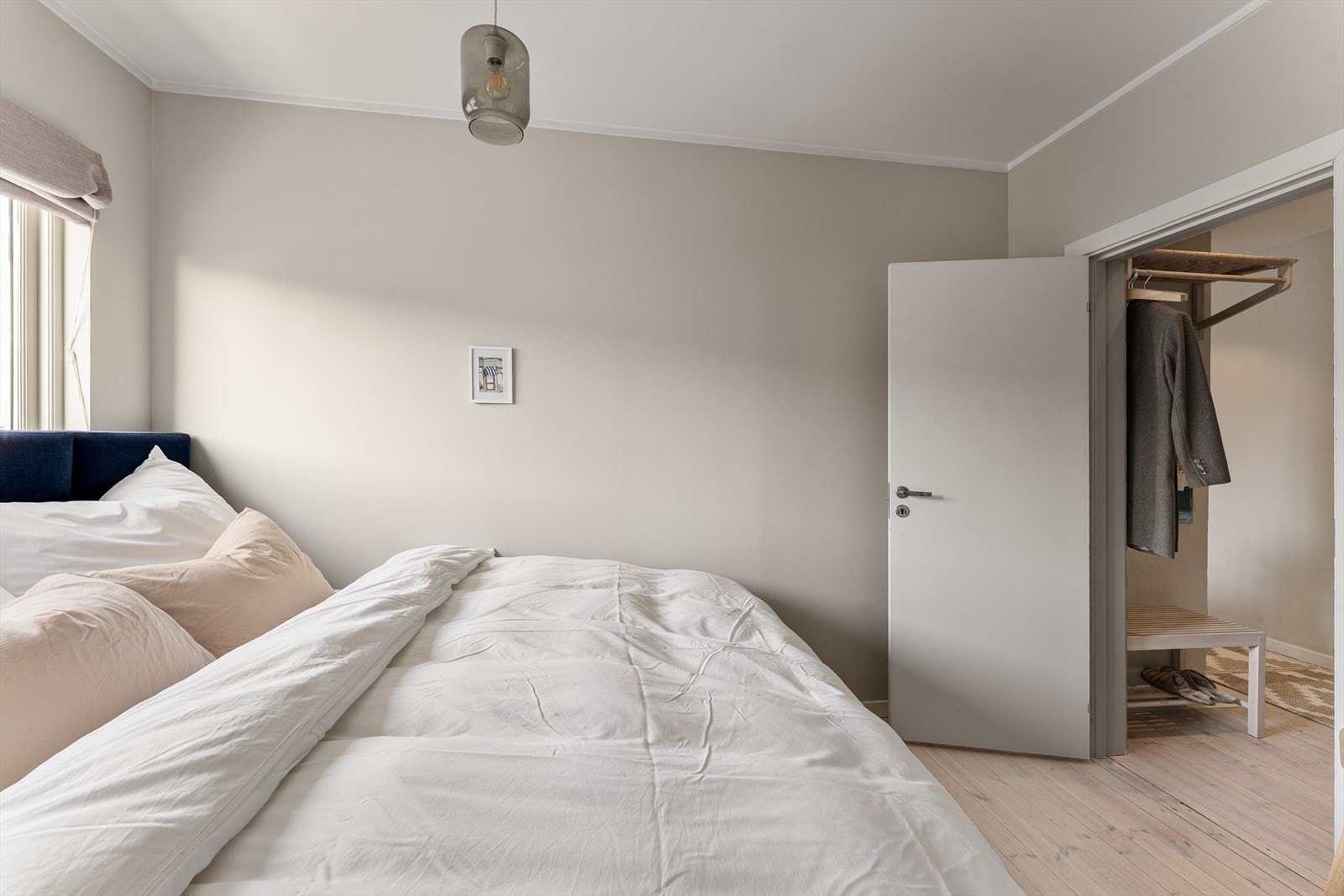 Det er ellers god plass til dobbeltseng, eller annet ønsket møblering. Galleribilde