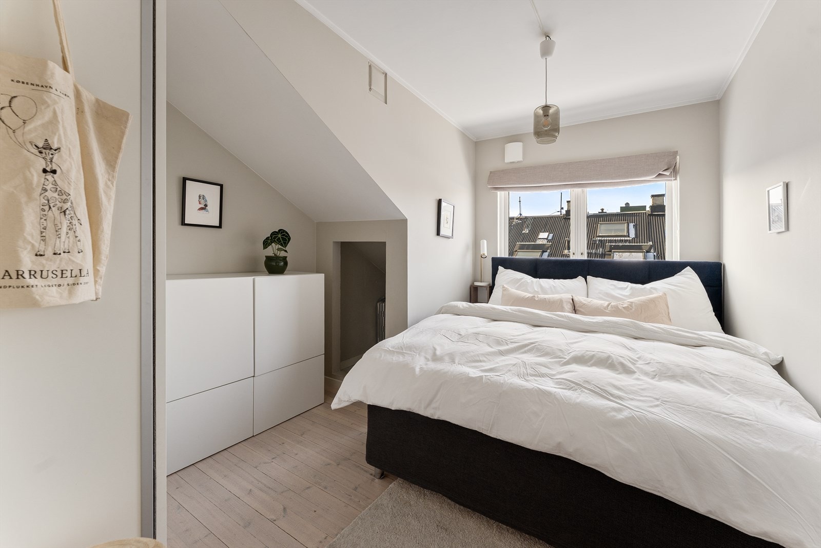 Det er inngang til en praktisk lagrinsluke. Galleribilde