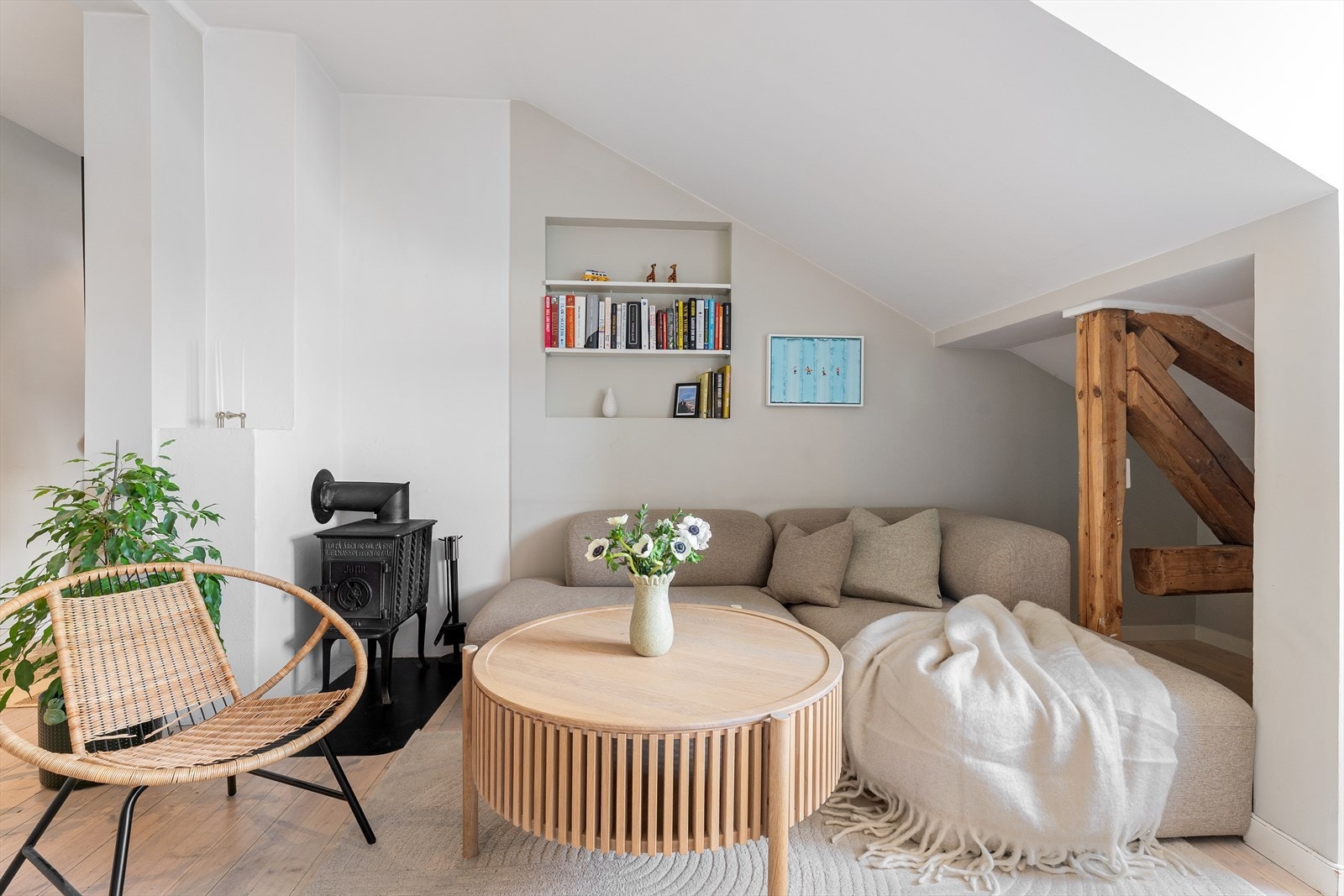 Rommet har gode møbleringsmuligheter med plass til flere naturlige soner. Galleribilde