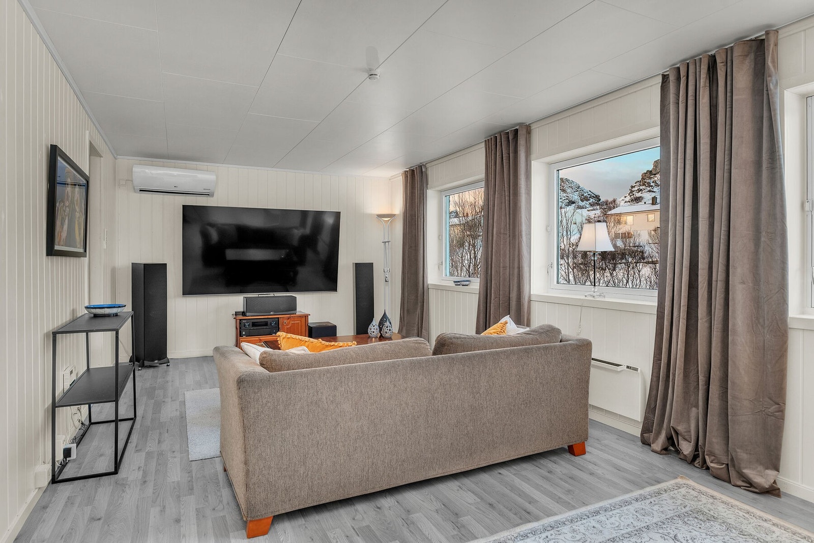 Varmepumpe fra 2010 gir behagelig varme i utleiedelen. Galleribilde