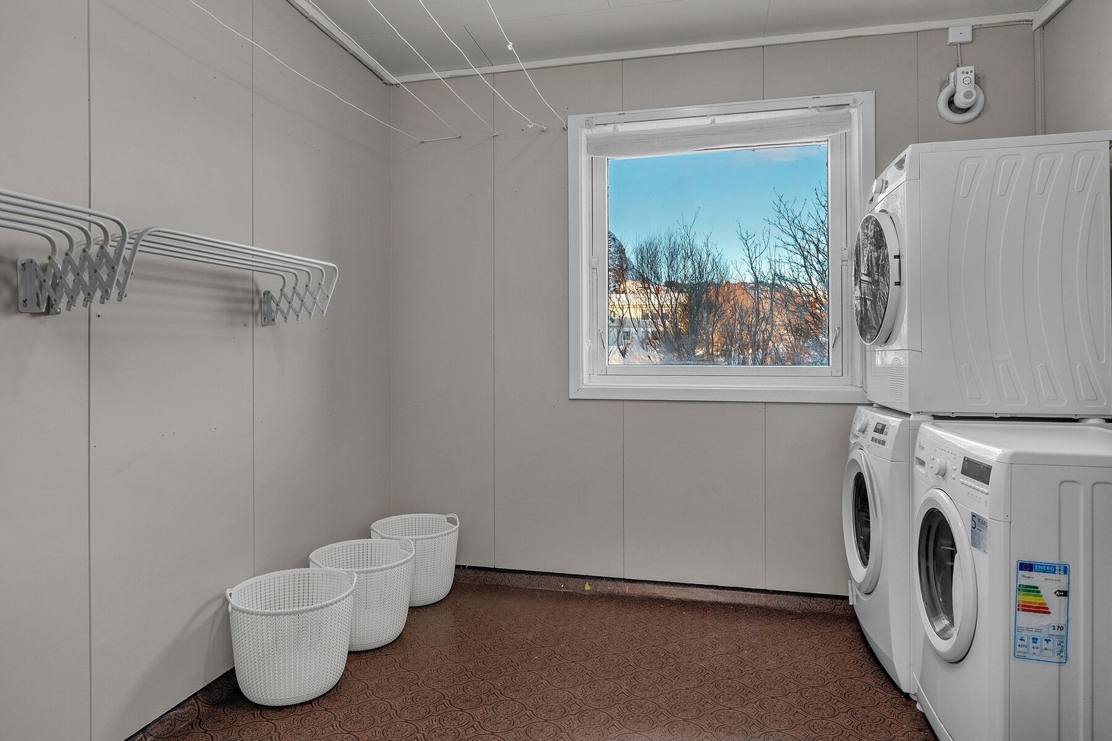 Vaskerommet er tilrettelagt for en effektiv og oversiktlig klesvask. Galleribilde