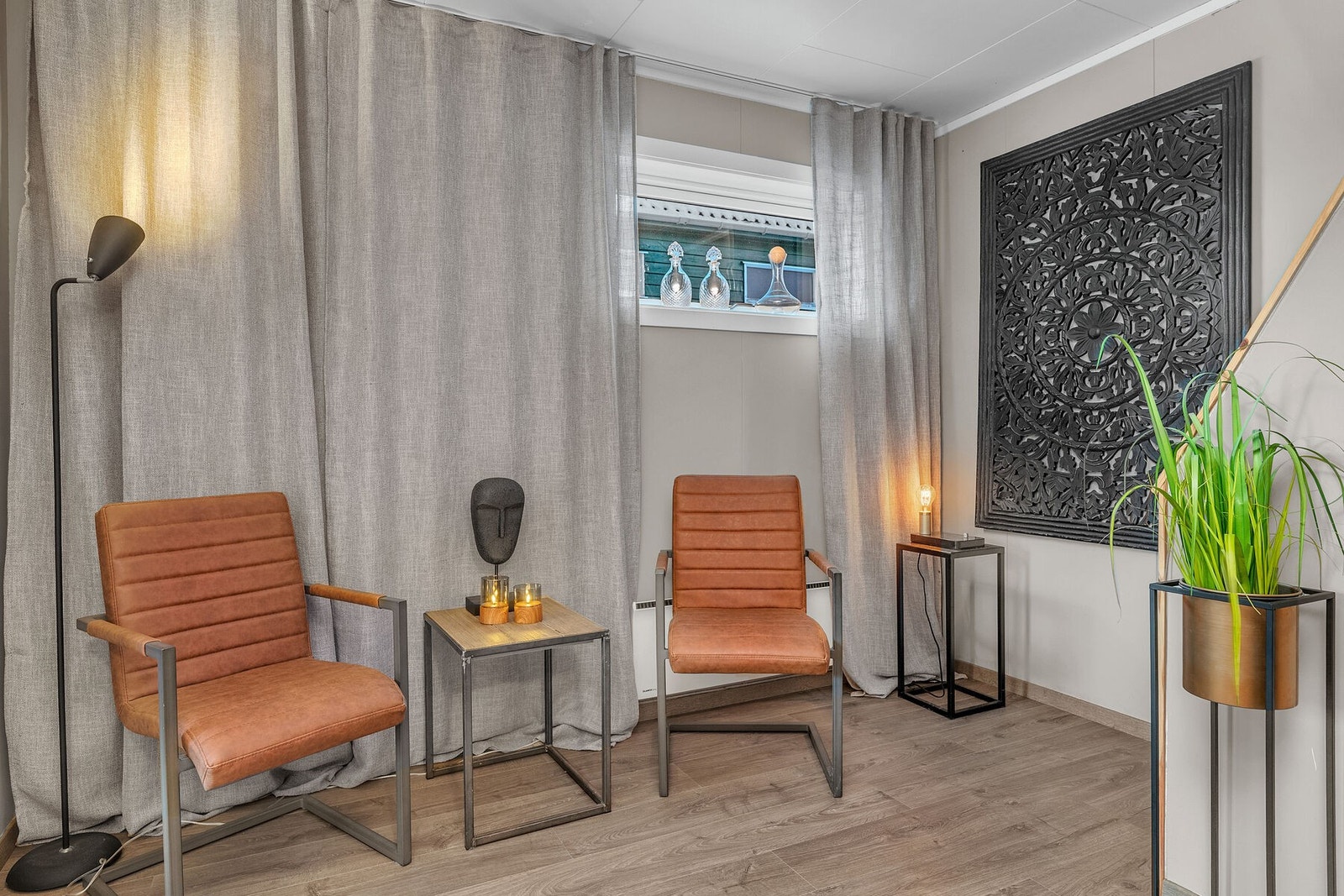 Fra hoveddelen er det trapp ned til gang, vaskerom og lekerom/disponibelt rom tilknyttet boligens hoveddel. Galleribilde