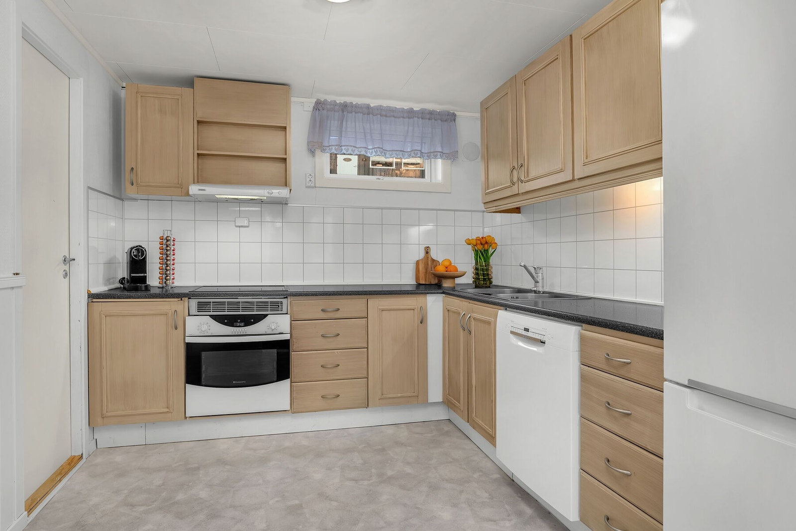 Kjøkkenventilator med avtrekk ut i yttervegg. Galleribilde