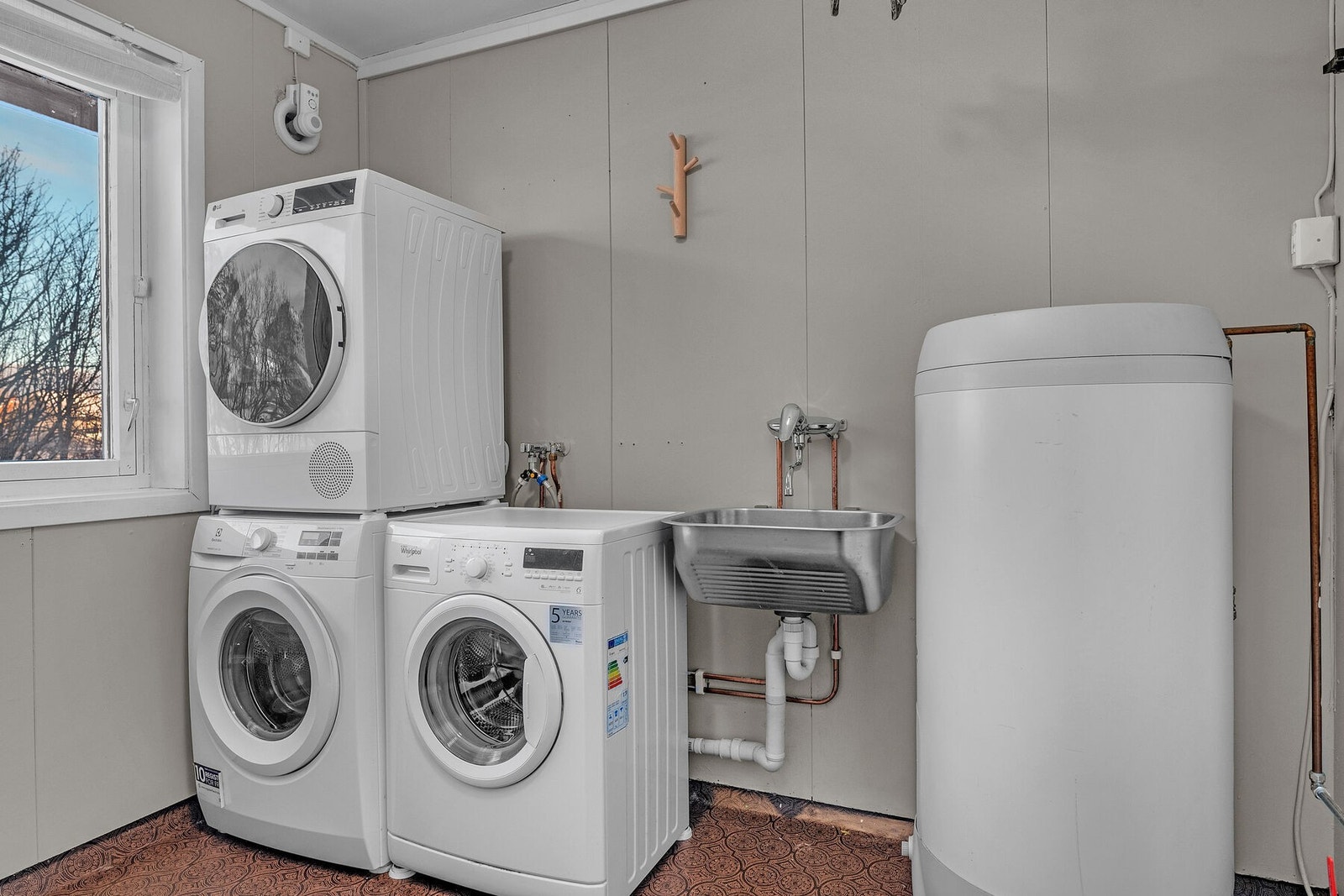 200 liters vamtvannsbereder fra 2010 som tilhører hoveddel. Galleribilde