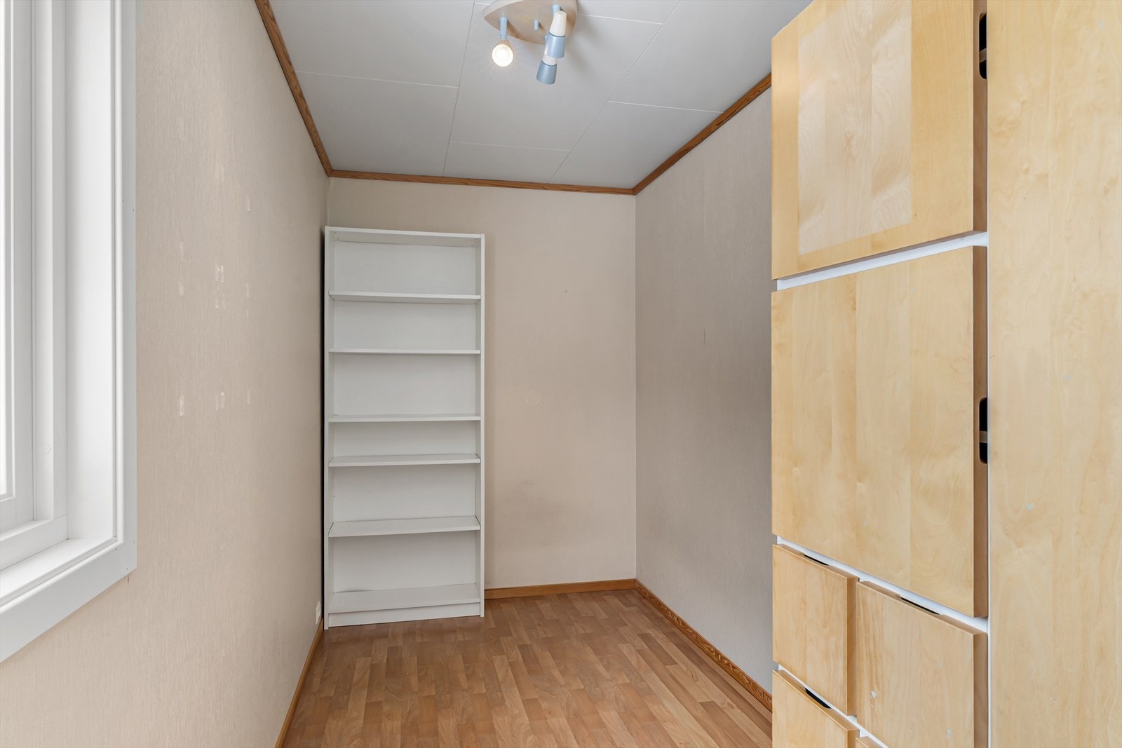 Slår man ned veggene i garderoberommet og boden kan man få et tredje soverom (må evt søke for å få rommet godkjent for varig opphold) Galleribilde