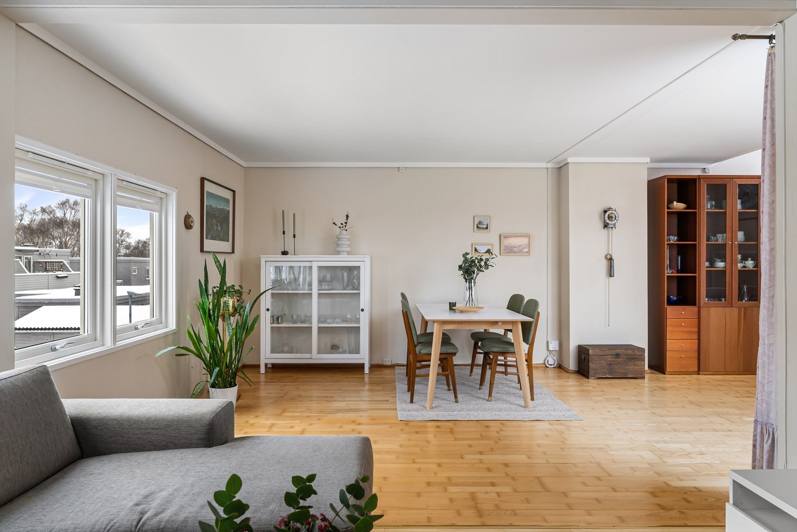 Gode vindusflater gir rikelig med naturlig lys Galleribilde