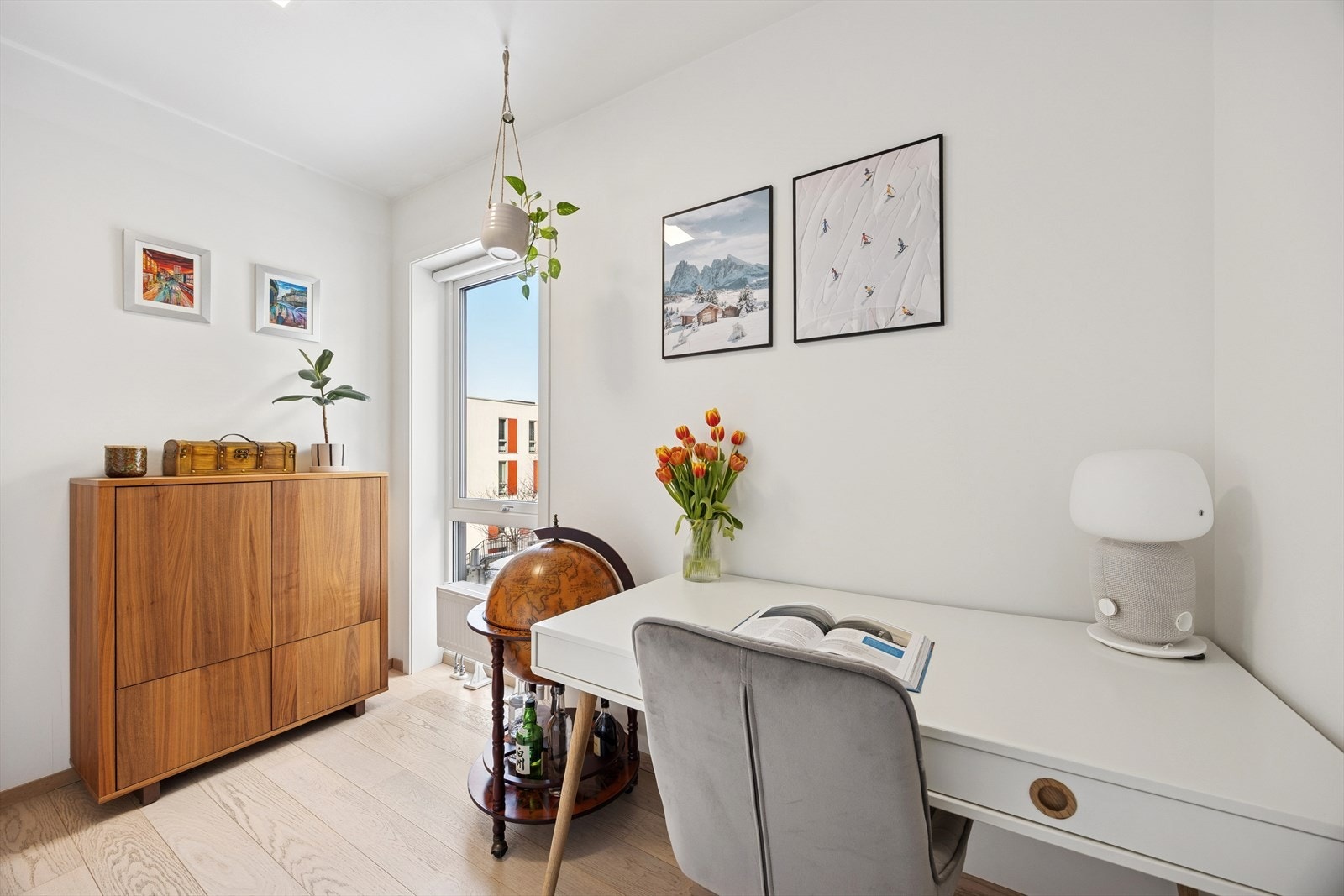 Soverom II. Lyse og behagelige soverom av god størrelse. Galleribilde