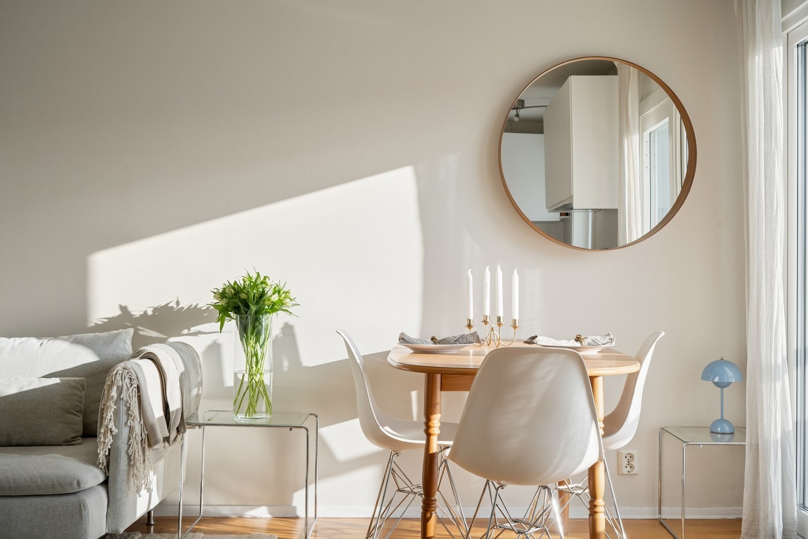 Spiseplassen bader i dagslys store deler av dagen. Den perfekte plassen for å nyte god mat i godt selskap. Galleribilde