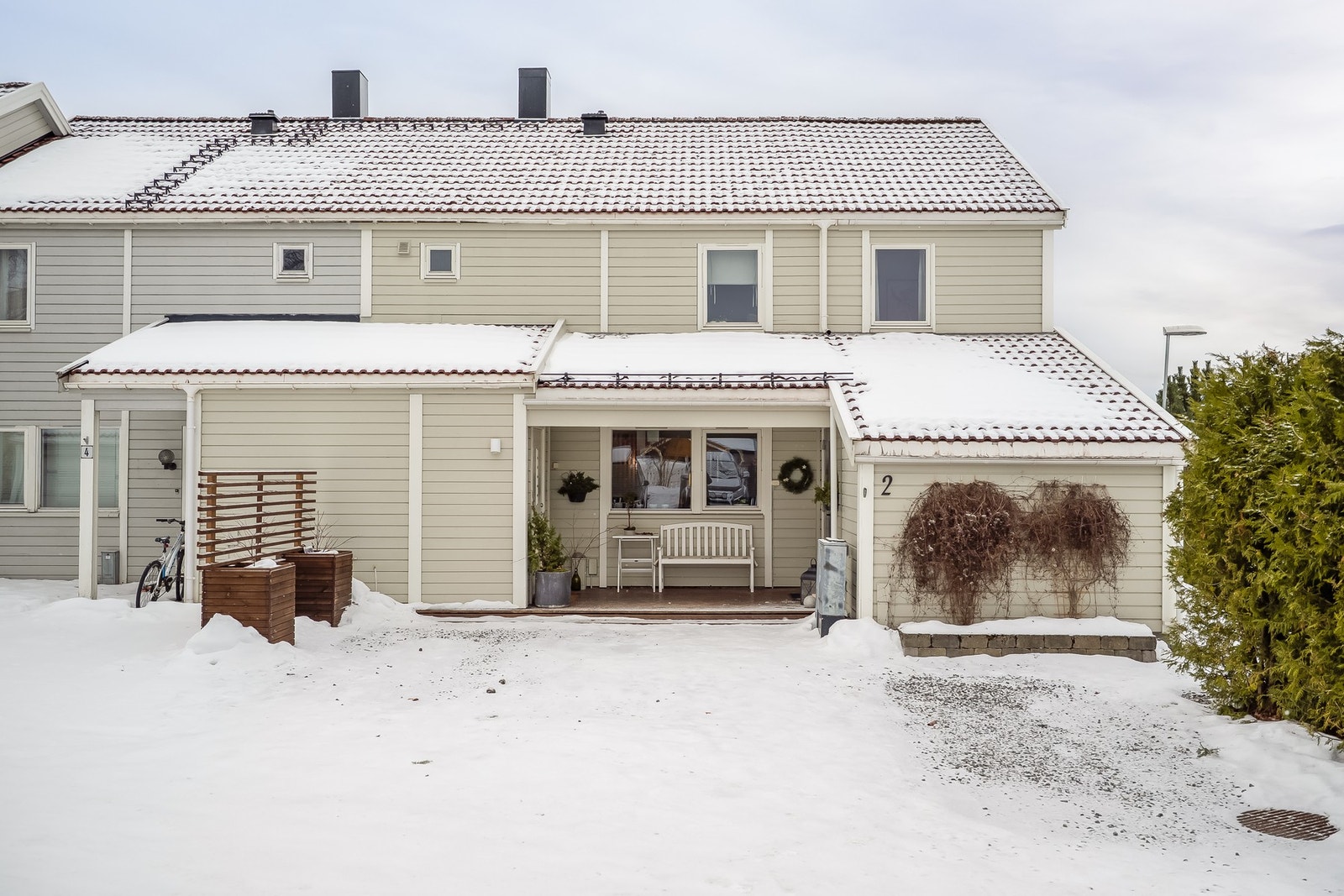 I tillegg god plass til parkering foran boligen Galleribilde