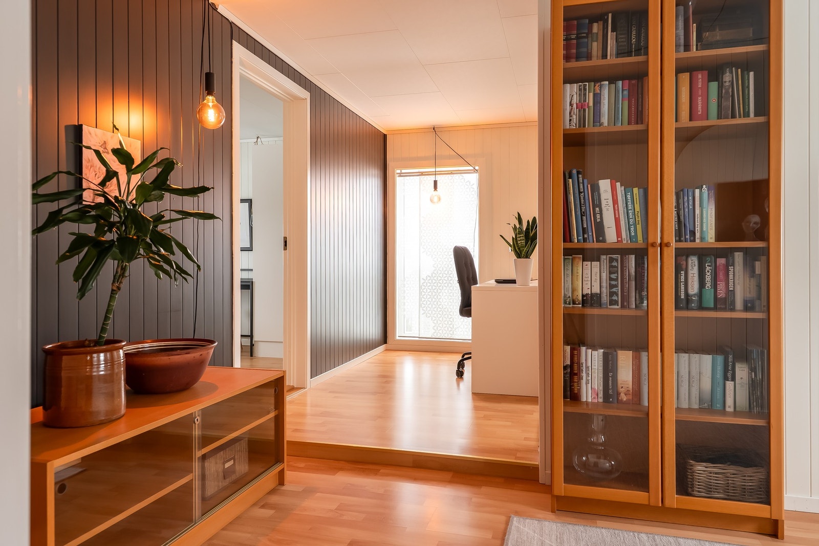 Stue/mellomgang i 2. etasje. Denne kan enkelt møbleres med sofagruppe og tv-møbel Galleribilde