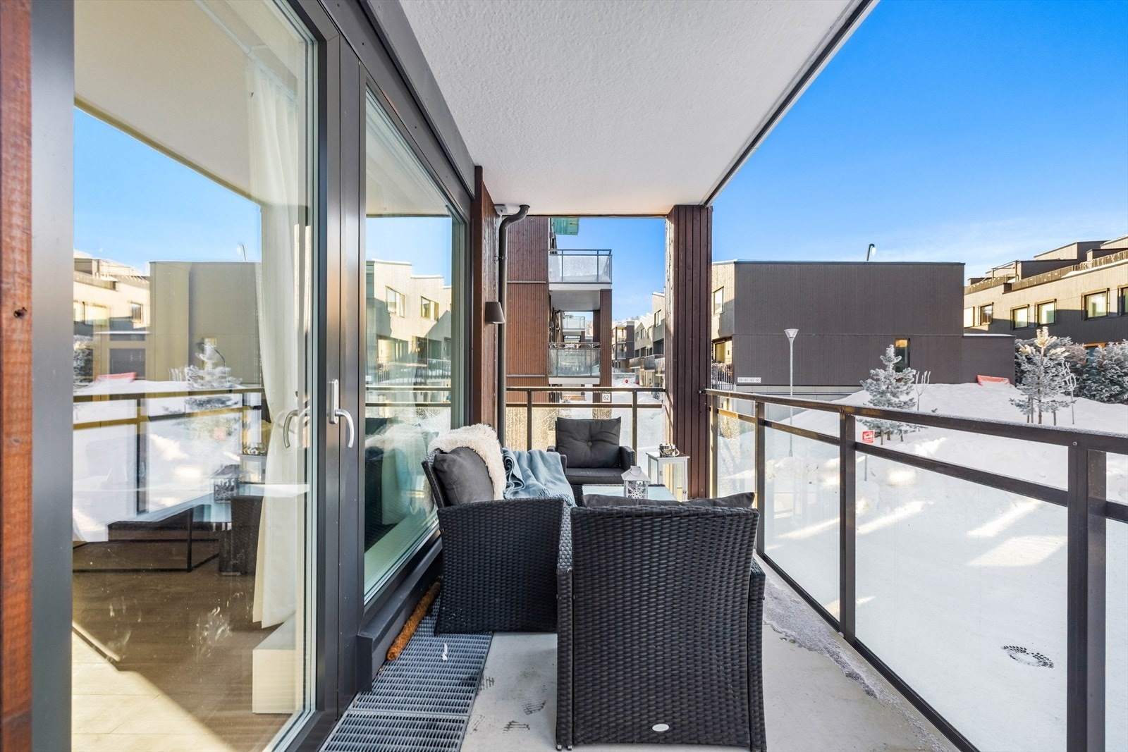 Det er god plass til sittegruppe og grill. Galleribilde