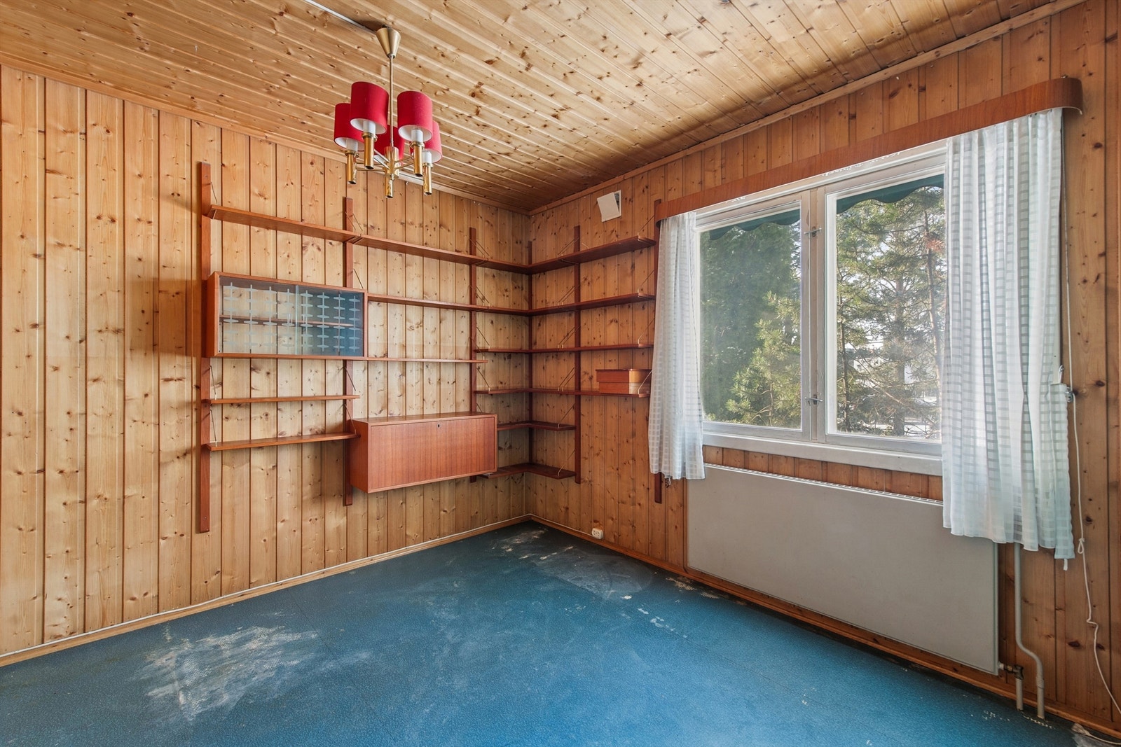 Soverom 1. etasje. Reoler på vegg medfølger ikke. Galleribilde