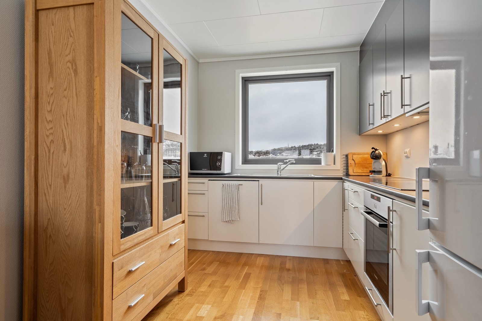 Utsnitt kjøkken, integrerte hvitevarer medfølger Galleribilde