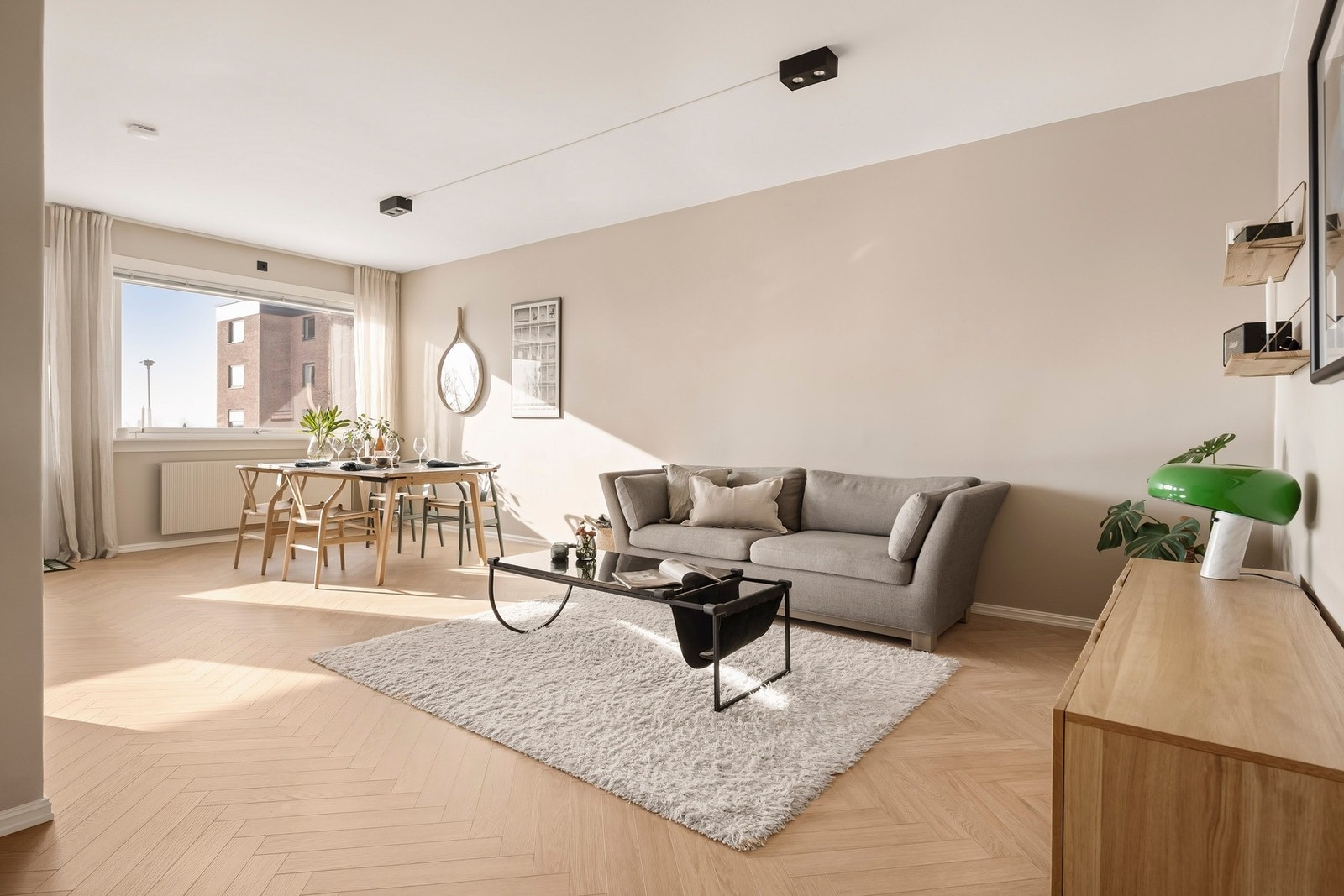 Leiligheten er meget delikat pusset opp, her kan det flyttes rett inn! Galleribilde