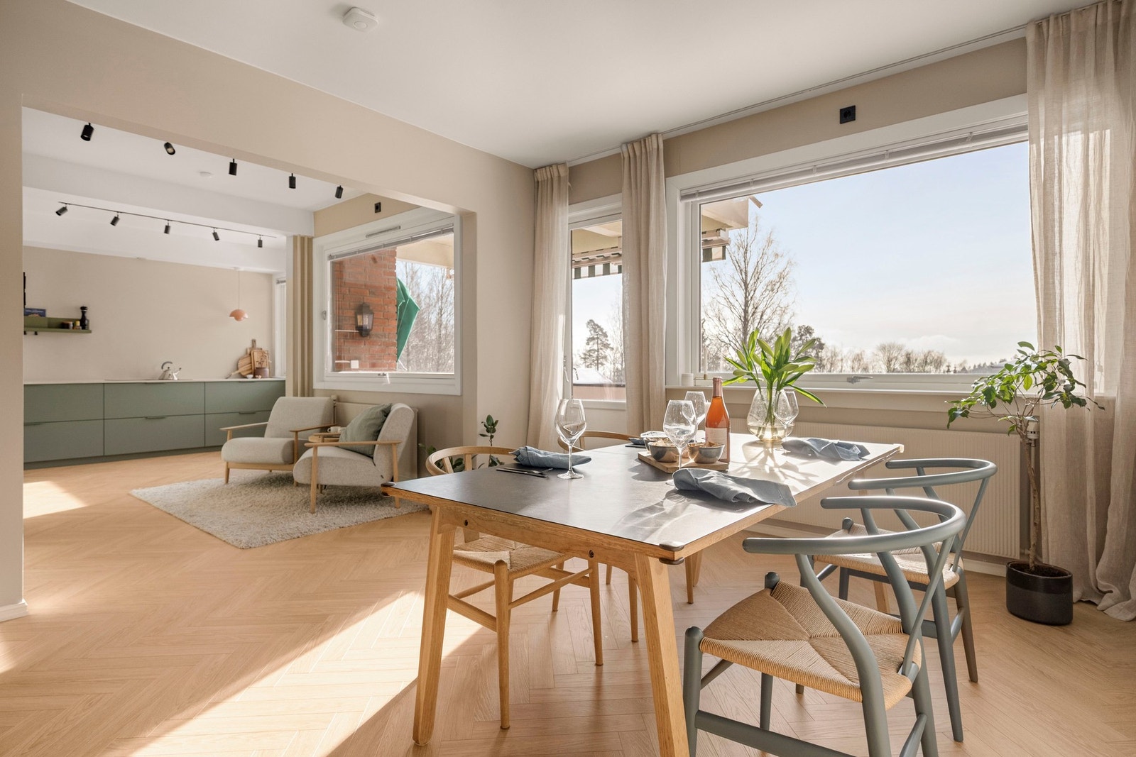 Velkommen til Ovenbakken 1 - presentert av Elise Riise Johnsen, tlf. 90 11 08 66. Fotograf: Juliane Jensen v/Studio Juliane. Galleribilde