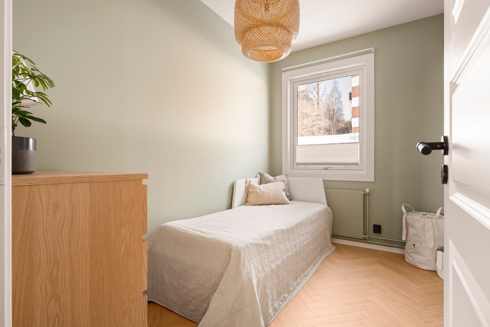 De andre soverommene er også av god størrelse med plass til en seng, nattbord og en oppbevaringsløsning. Galleribilde