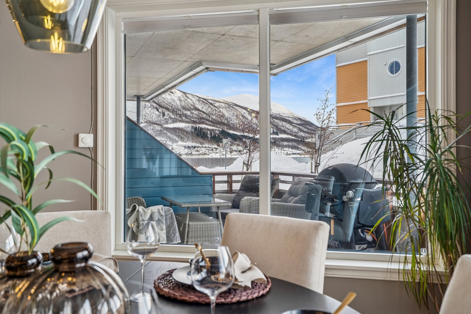 Flott utsikt mot Tromsøysundet og fastlandet! Galleribilde