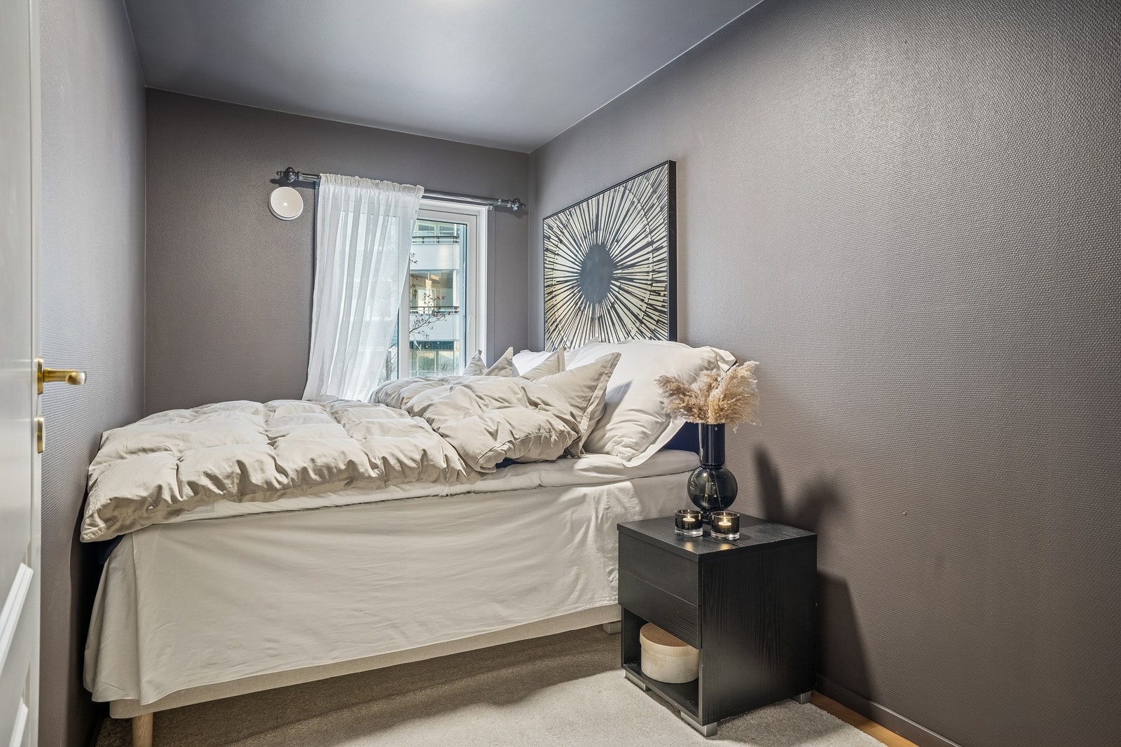 Soverom to med god plass til seng og annet møblement! Galleribilde