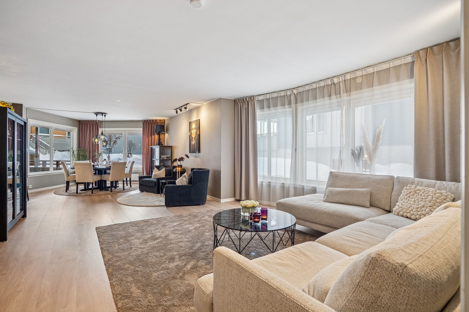 Moderne innredning og behagelige fargevalg. Galleribilde