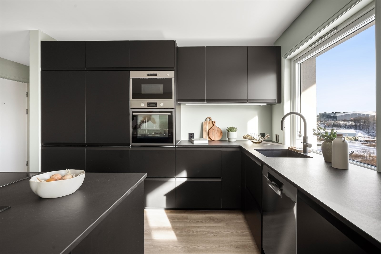 Her kan det kokkeleres med et fritt og hyggelig utsyn. Galleribilde