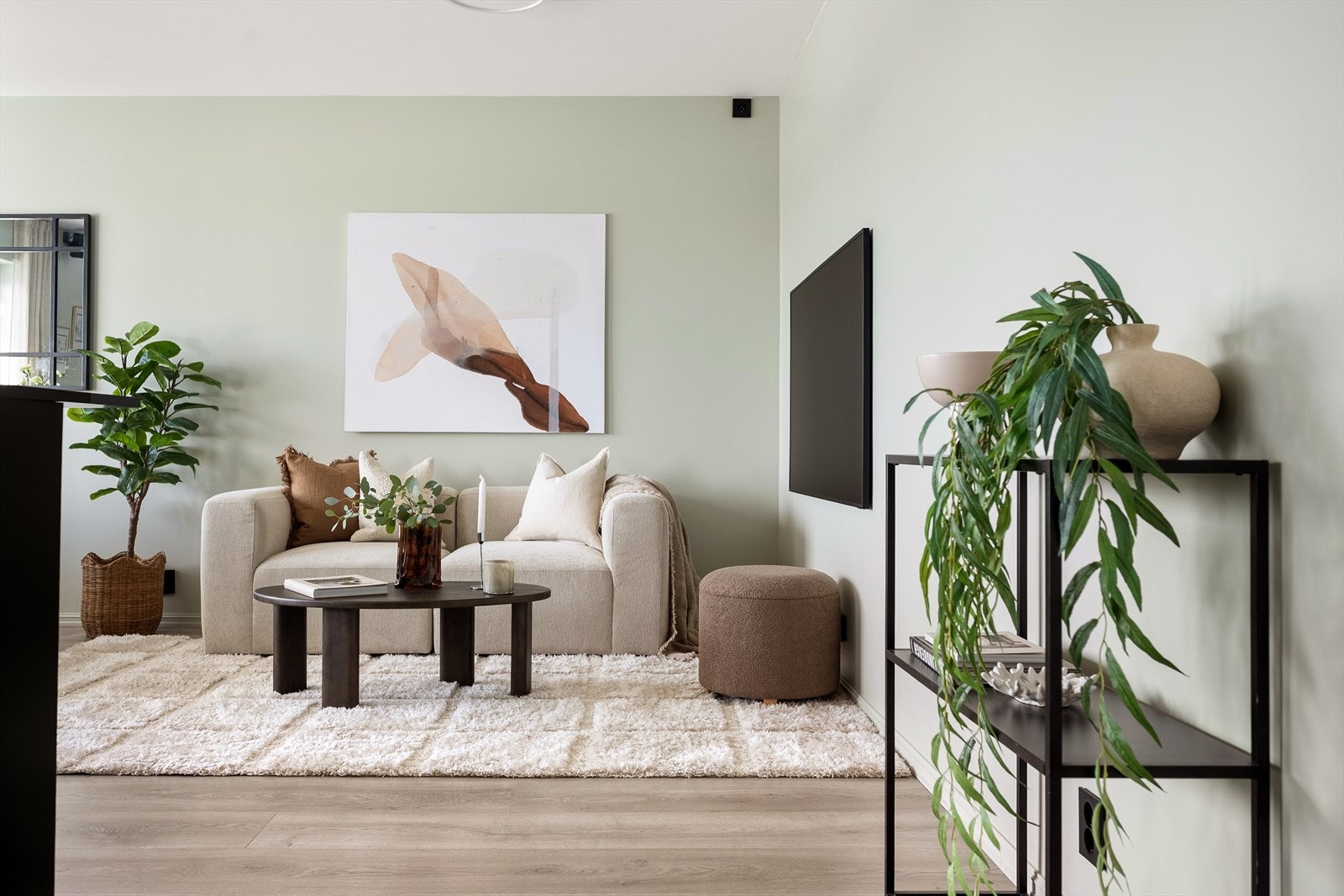 Gulvet ble avrettet i 2024 og belagt med ny laminatgulv. Galleribilde